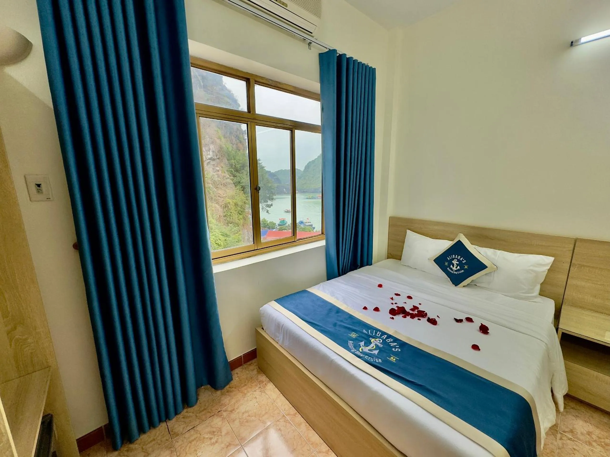 Bed in Cat Ba Plaza Hotel