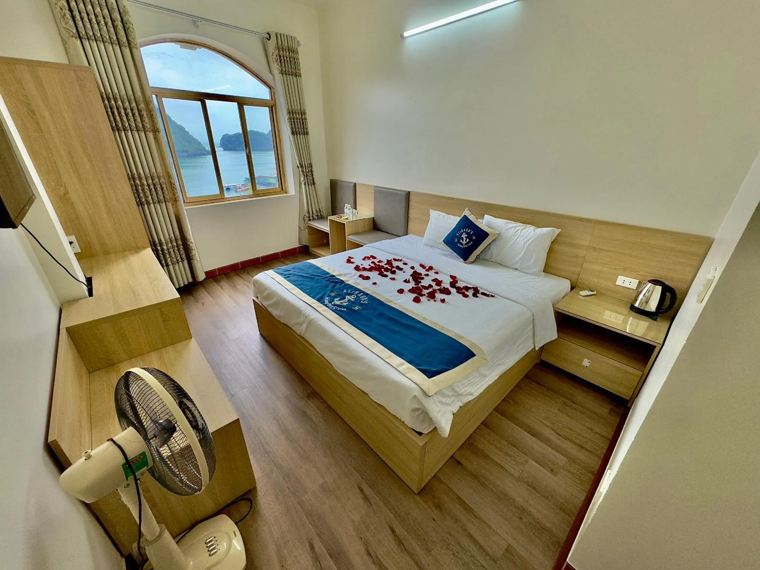 Bed in Cat Ba Plaza Hotel