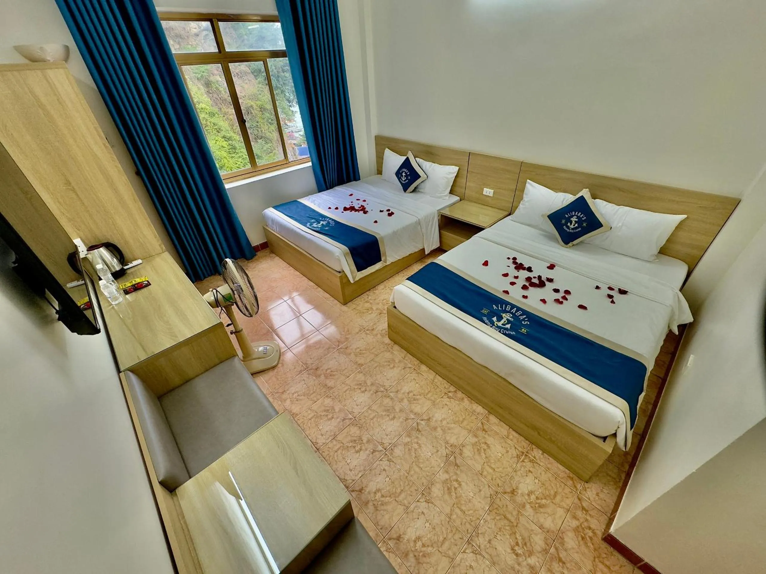 Photo of the whole room, Bed in Cat Ba Plaza Hotel