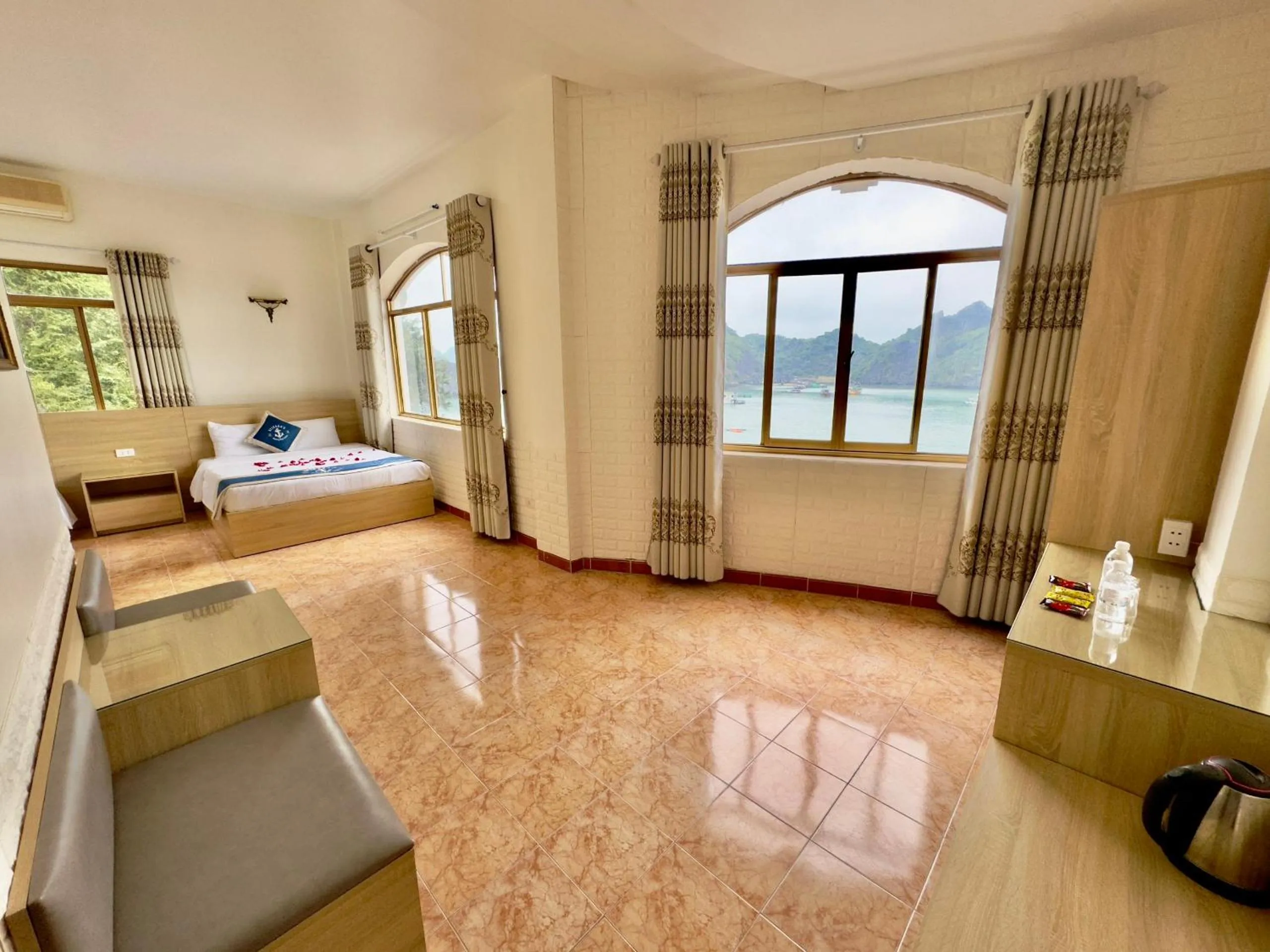 Bed in Cat Ba Plaza Hotel