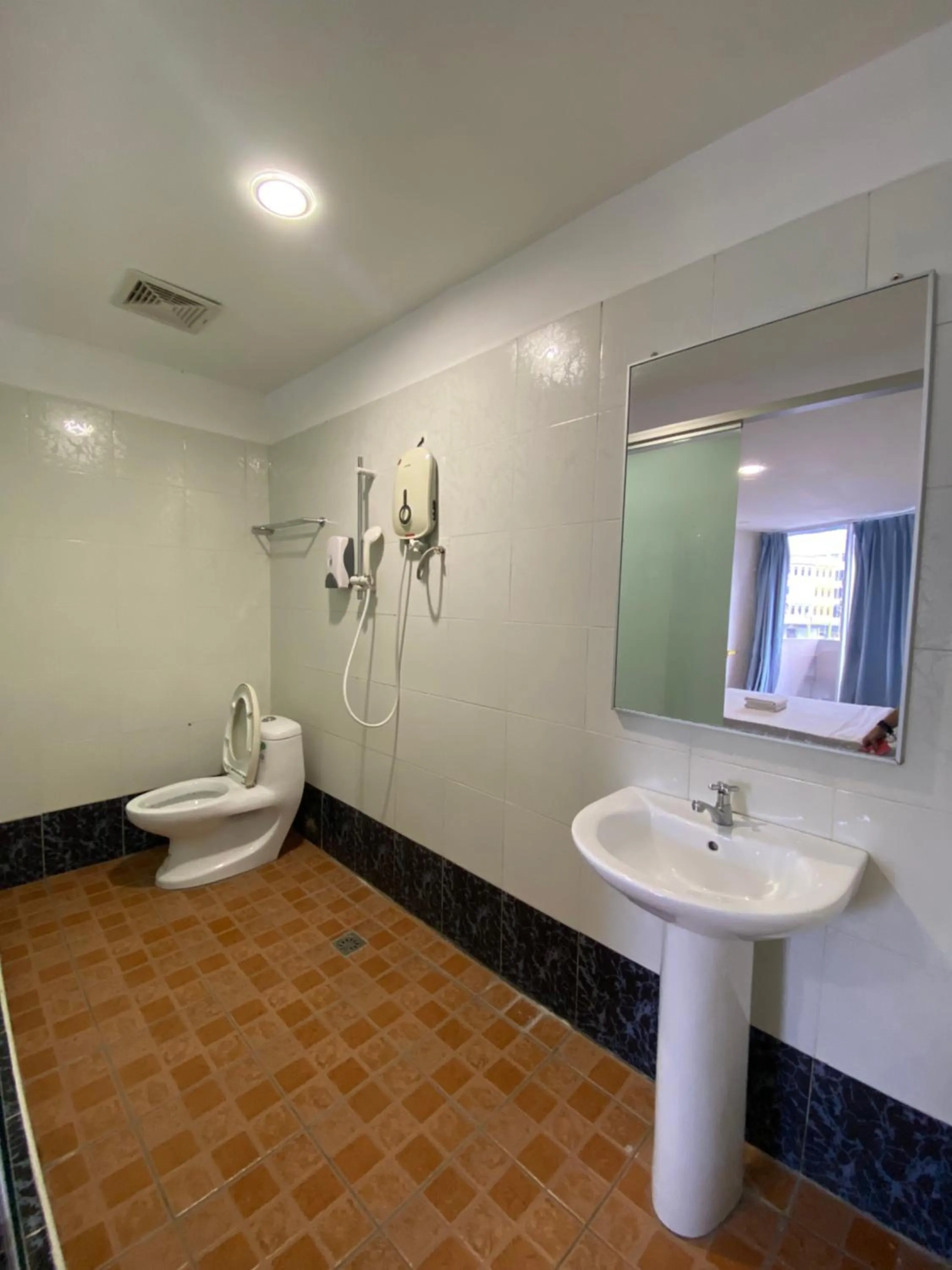 Shower in HOTEL MALAYSIA