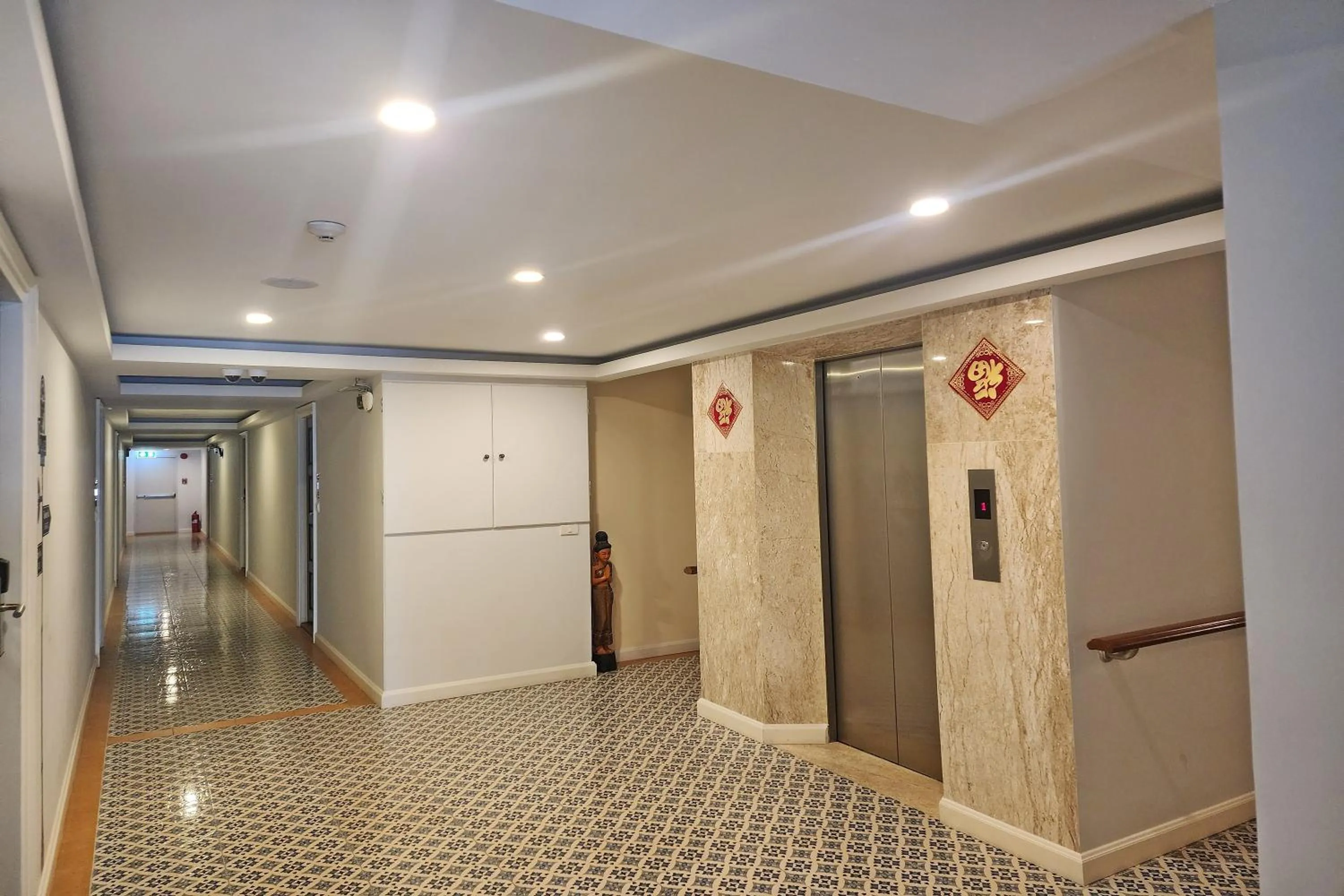 elevator in J PLACE HOTEL