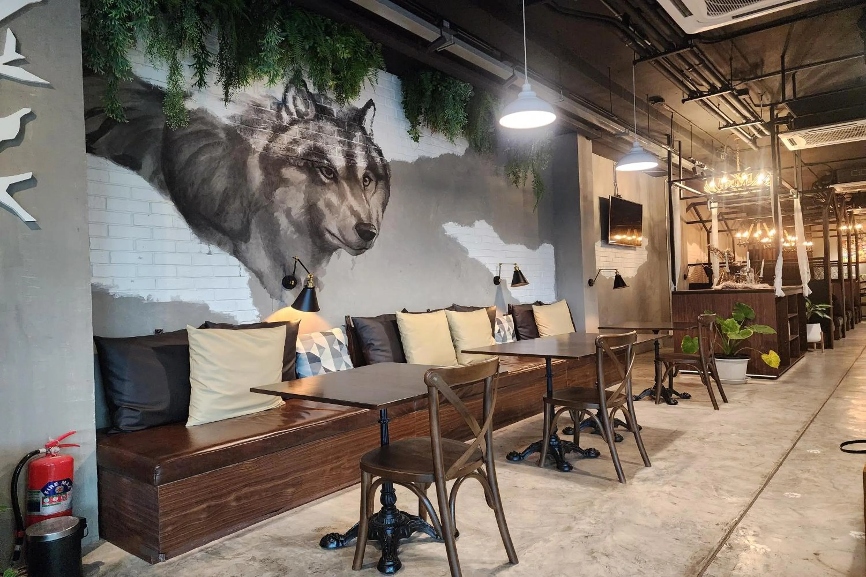 Restaurant/places to eat in J PLACE HOTEL