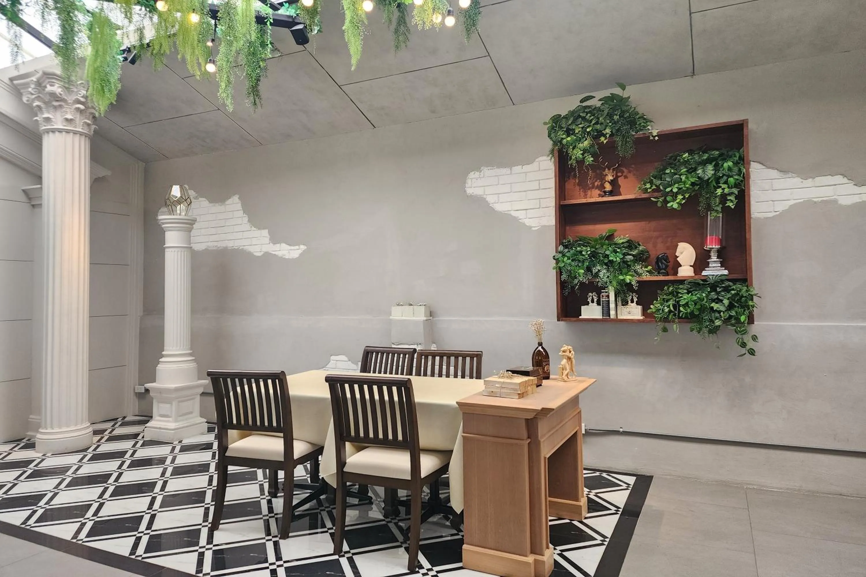 Seating area in J PLACE HOTEL