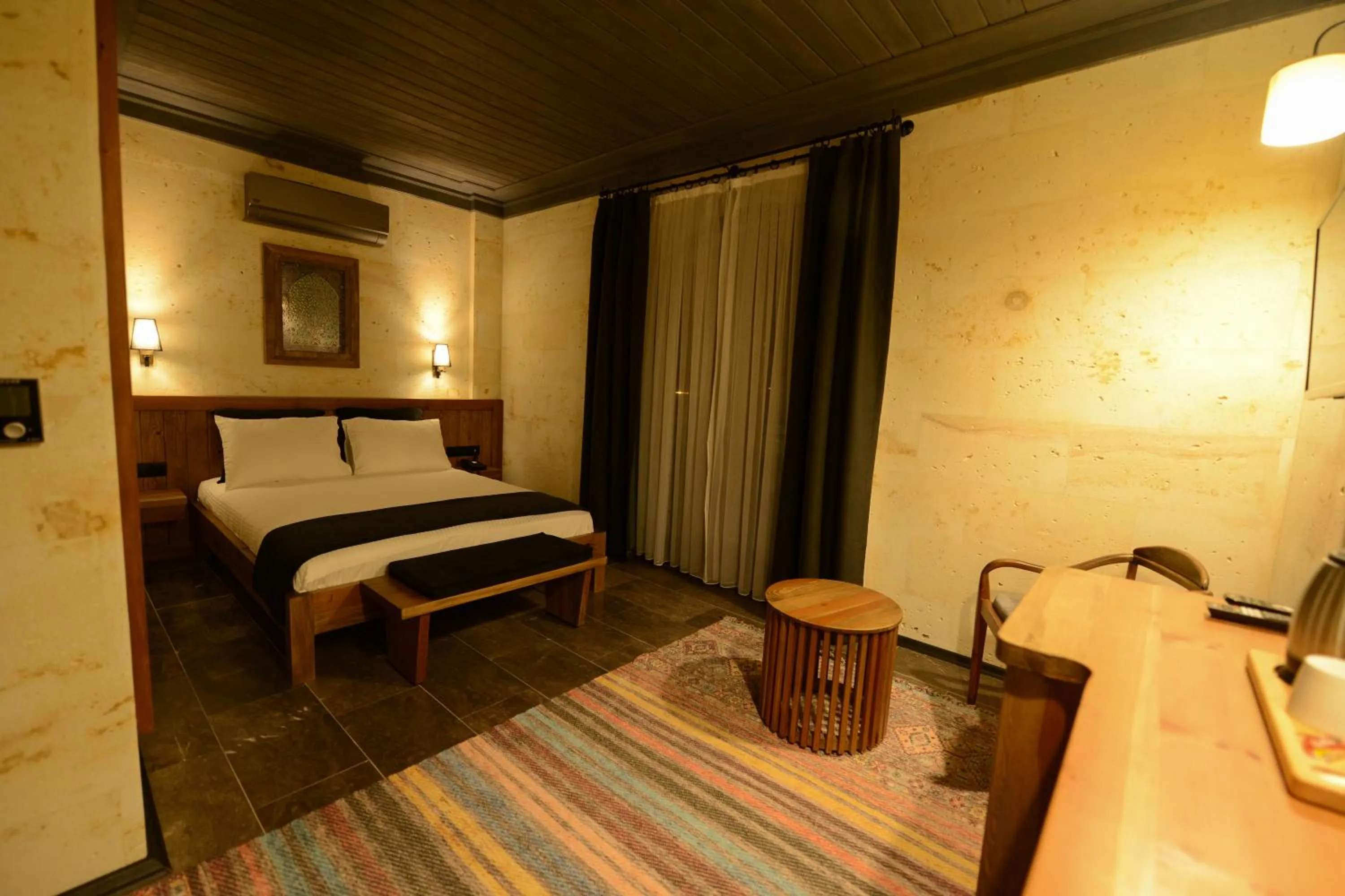 Photo of the whole room, Bed in Perla Cappadocia