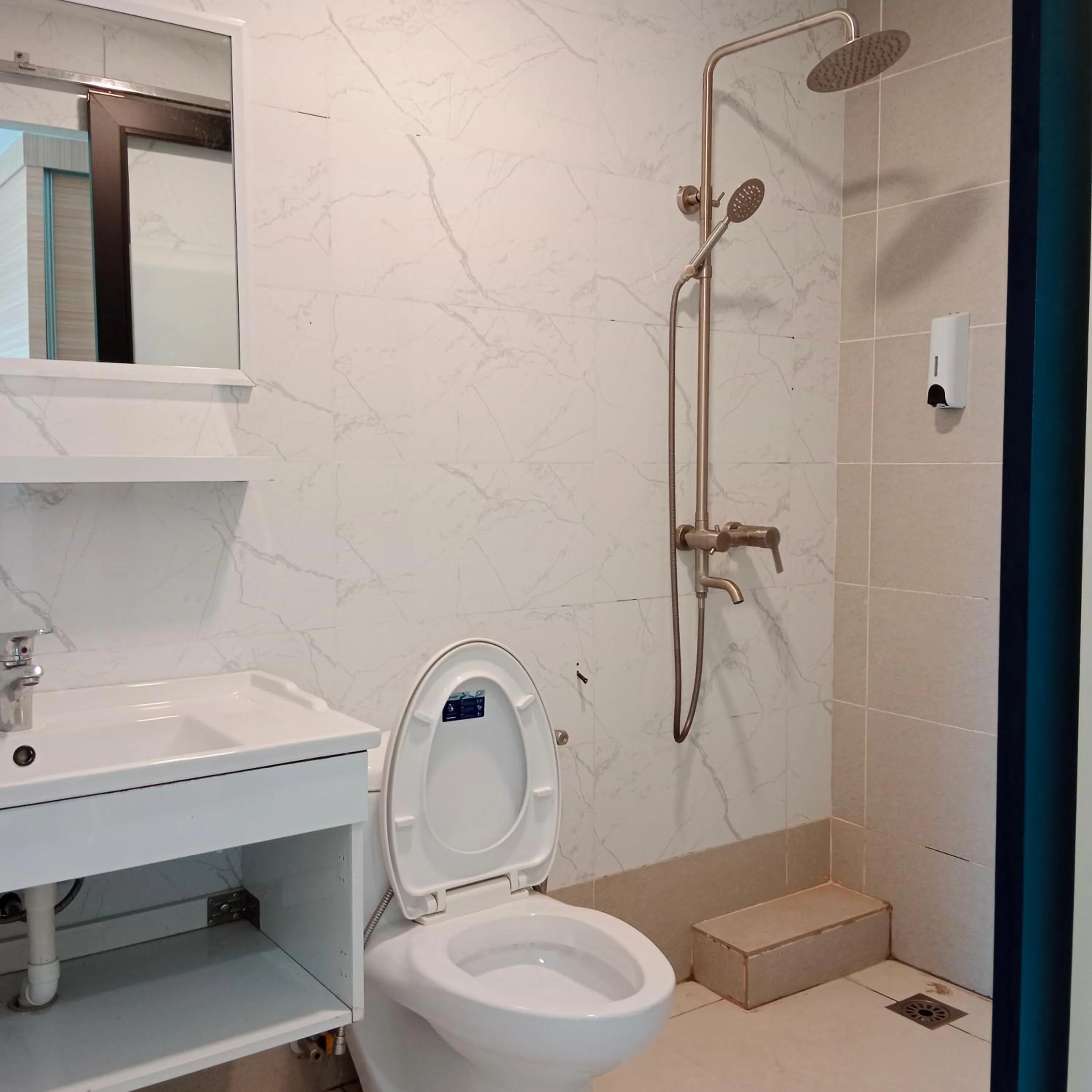 Bathroom in TOWERMAS HOTEL