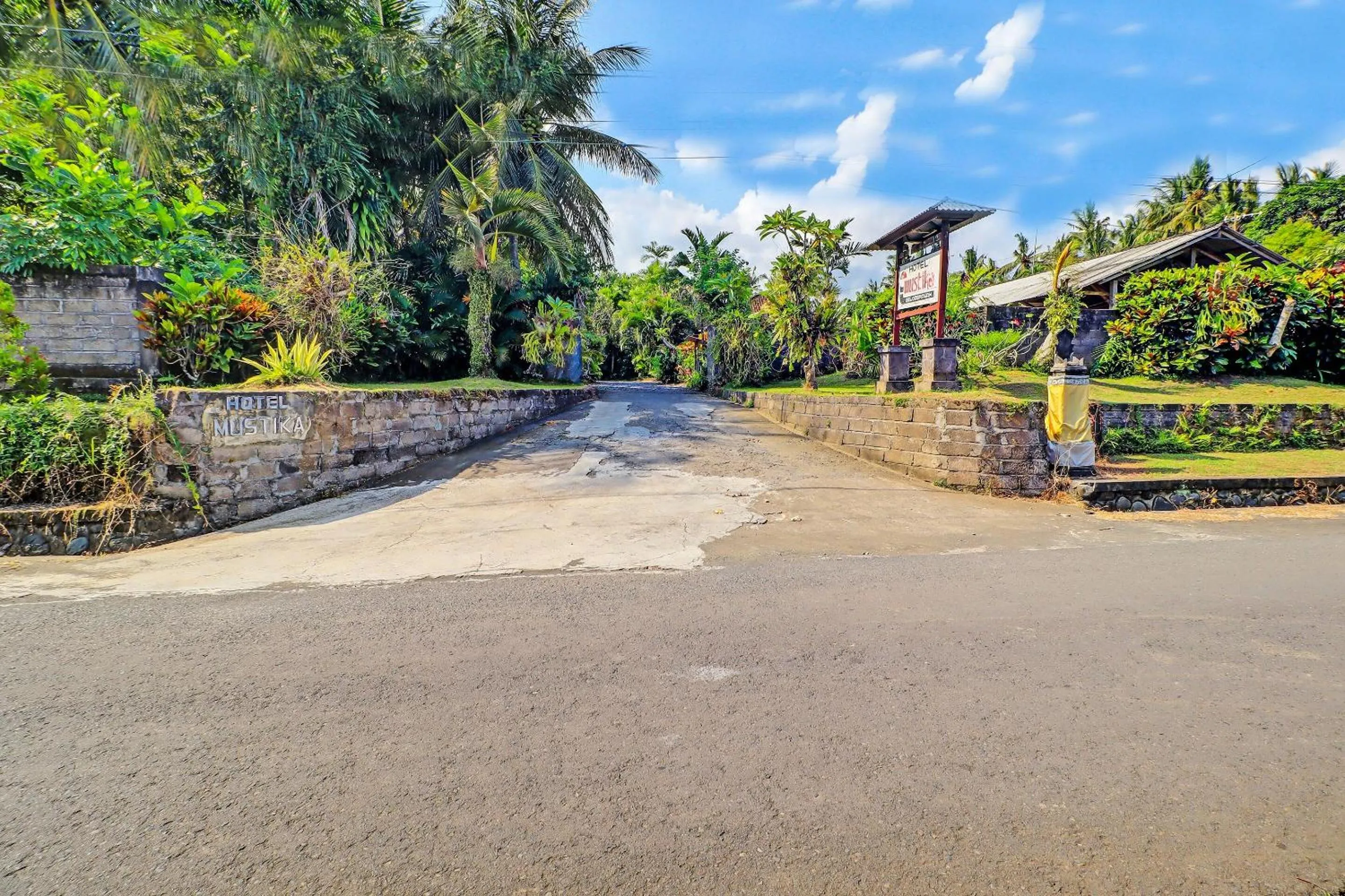 Facade/entrance in Hotel O Mustika