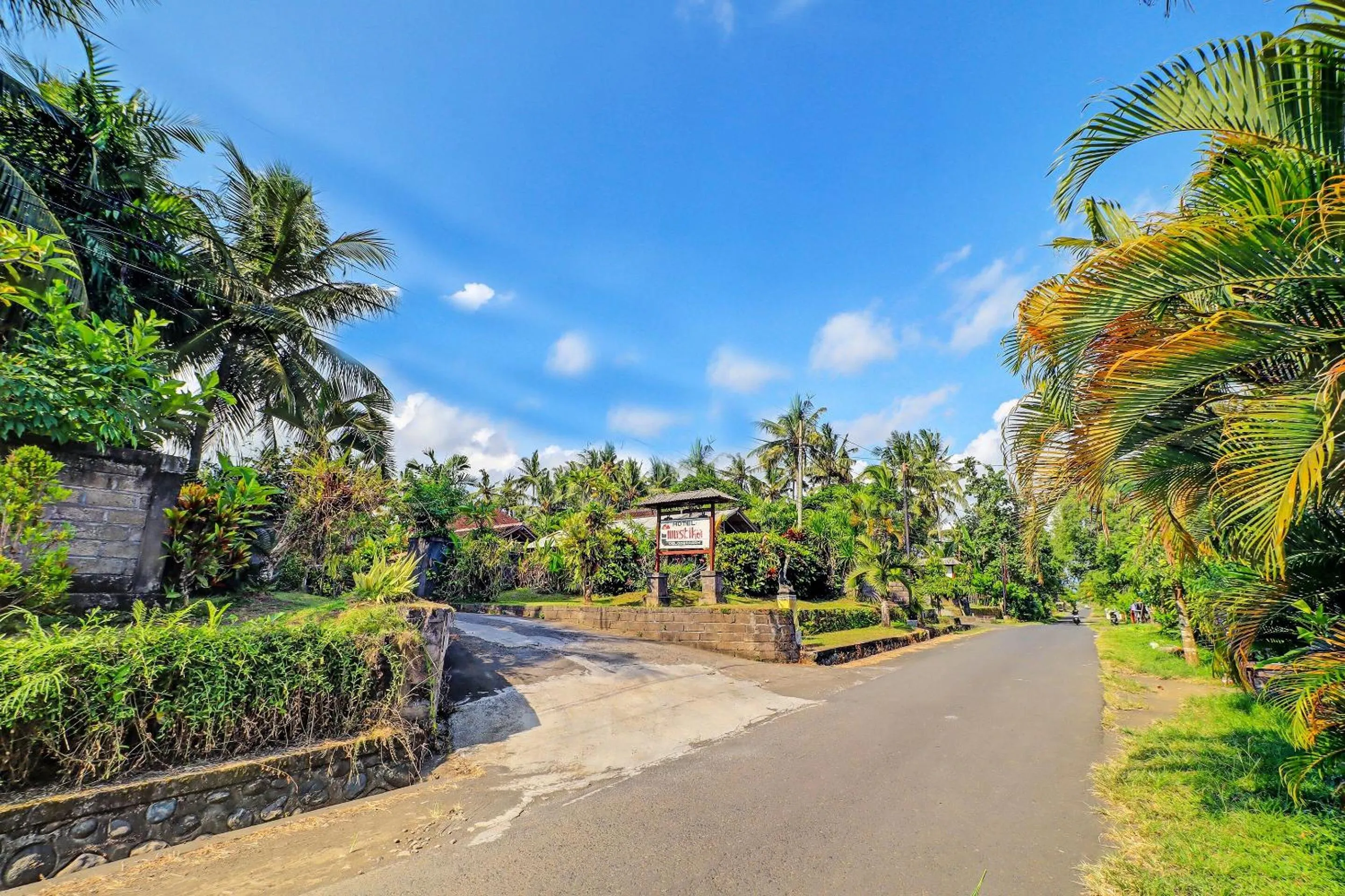 Facade/entrance in Hotel O Mustika