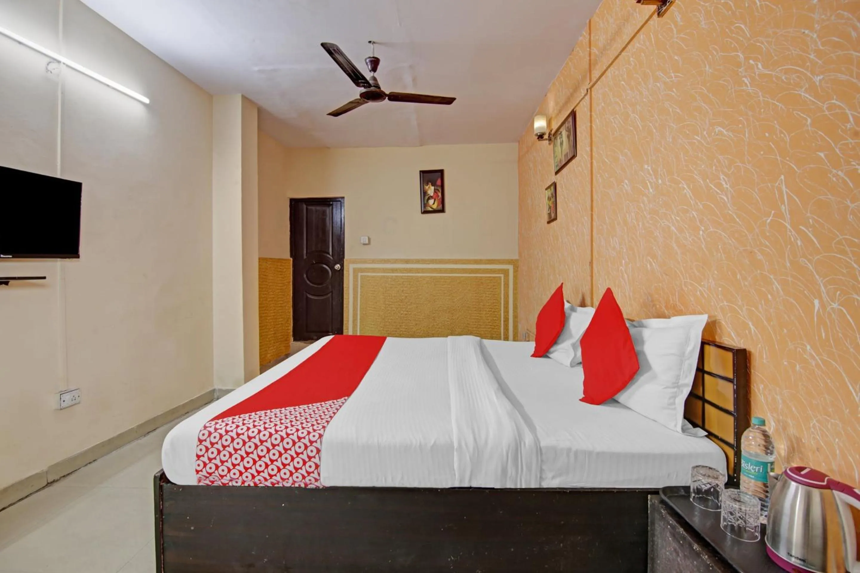 Lobby or reception, Bed in Hotel O Glorious Stayz