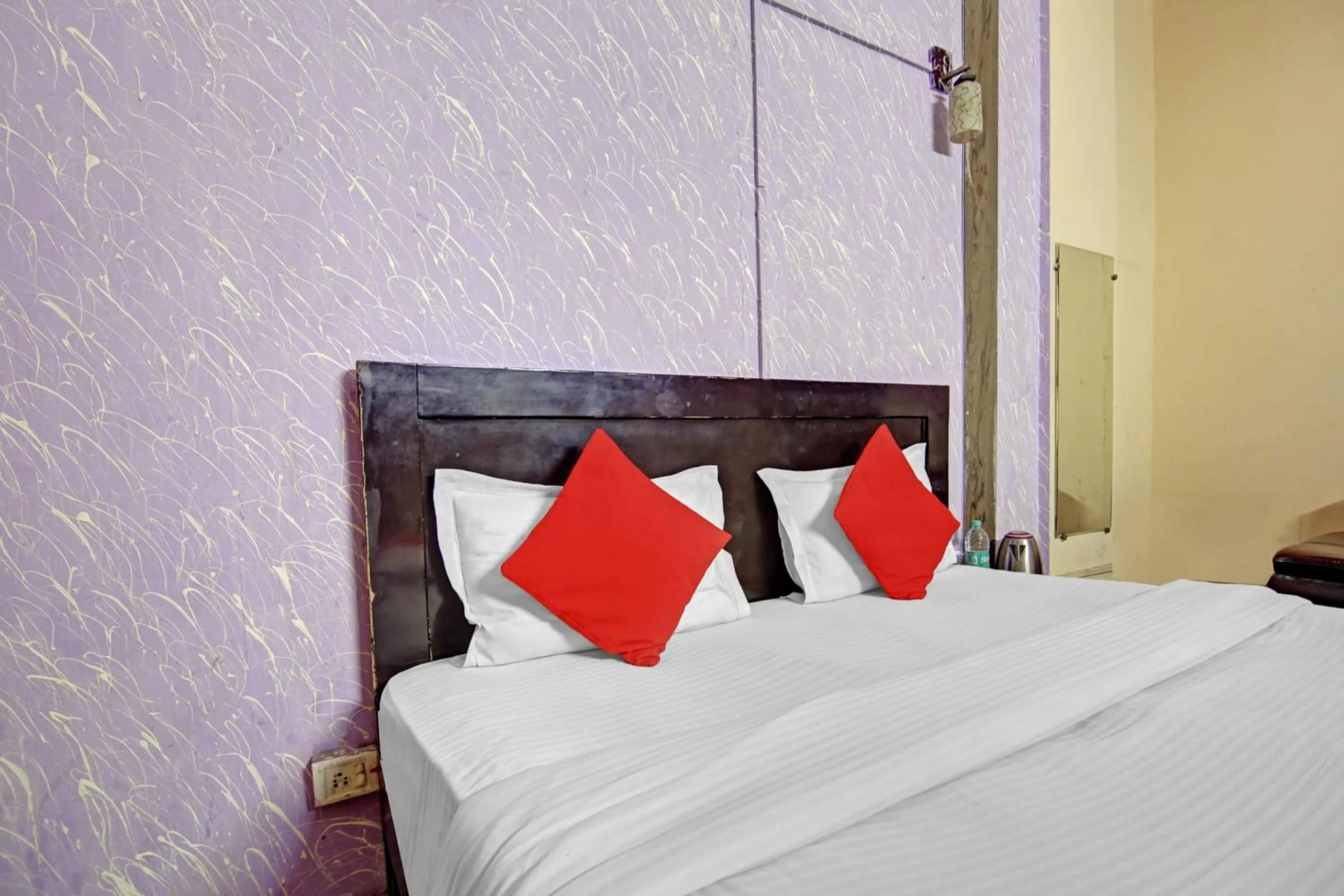 Bedroom, Bed in Hotel O Glorious Stayz