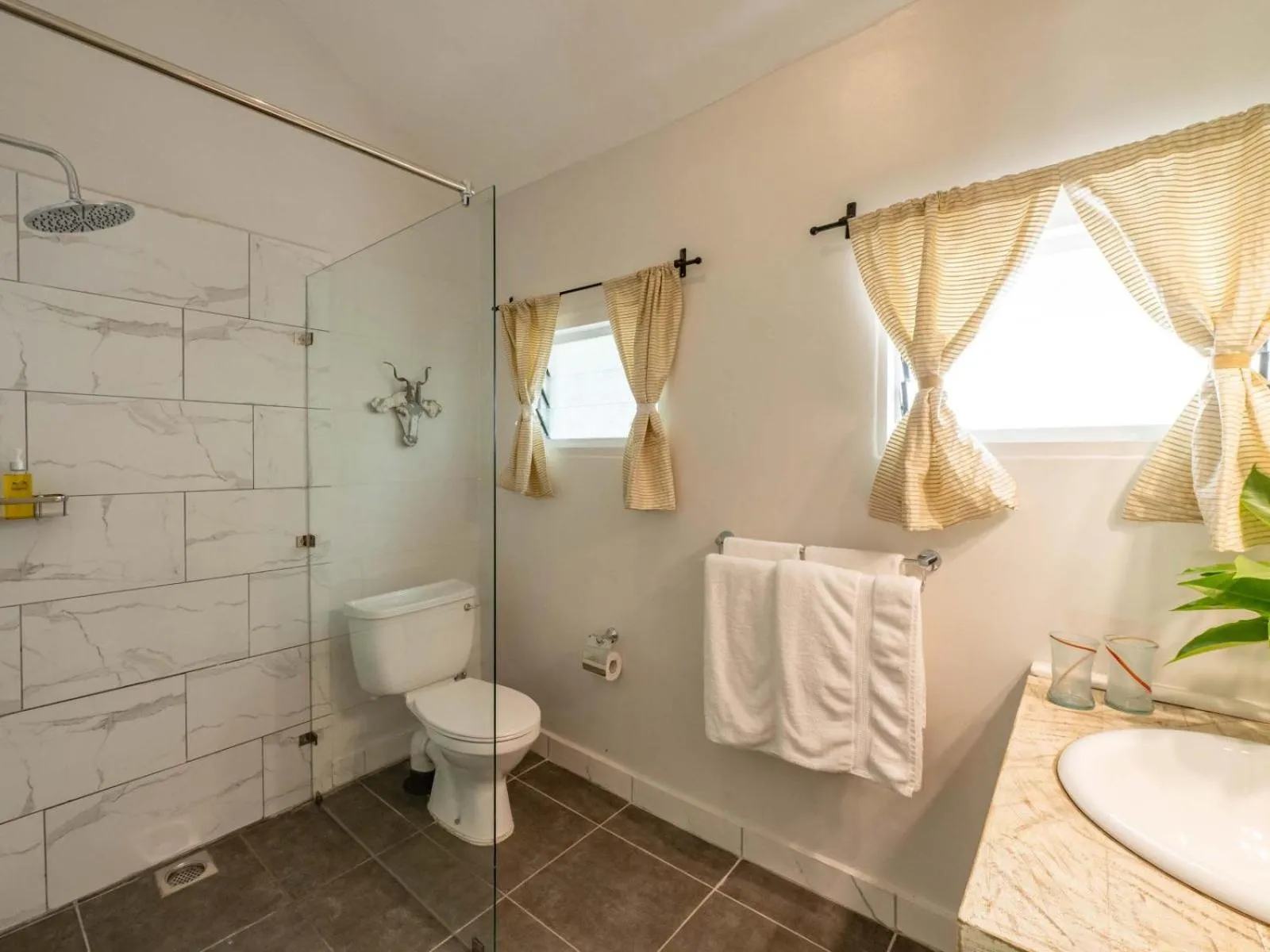 Bathroom in Mount Meru Game Lodge