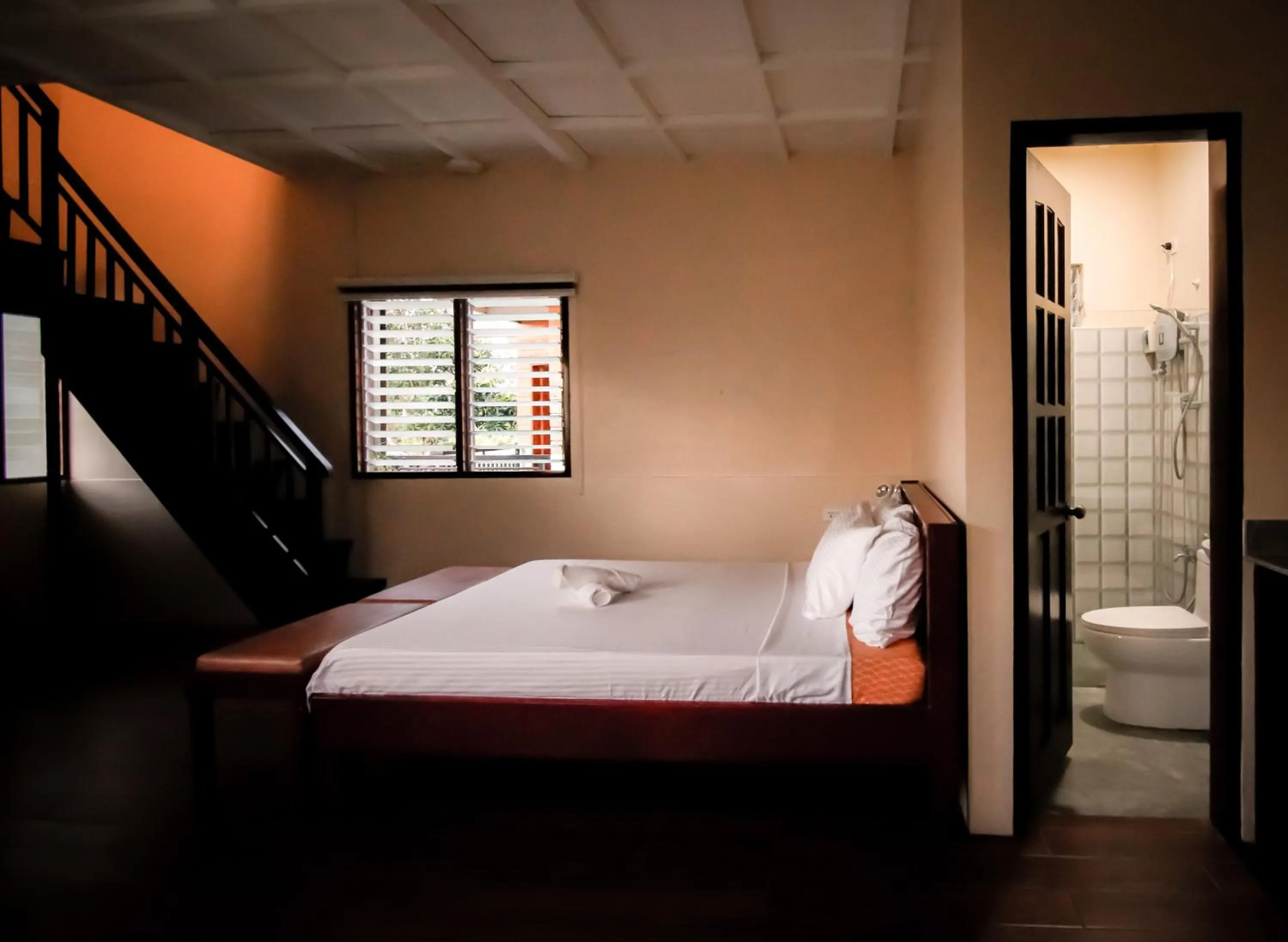 Photo of the whole room, Bed in Ana-as Apartelle (GGL)