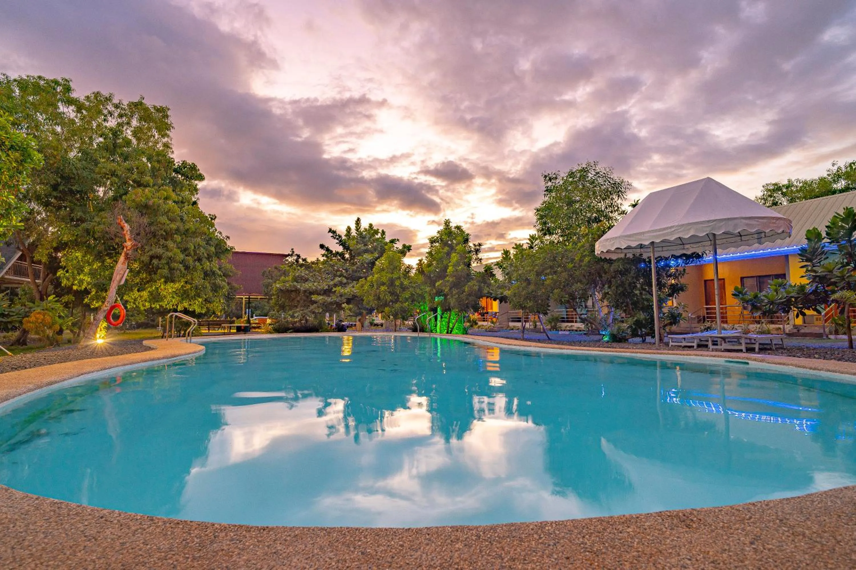 Swimming pool in Ana-as Apartelle (GGL)