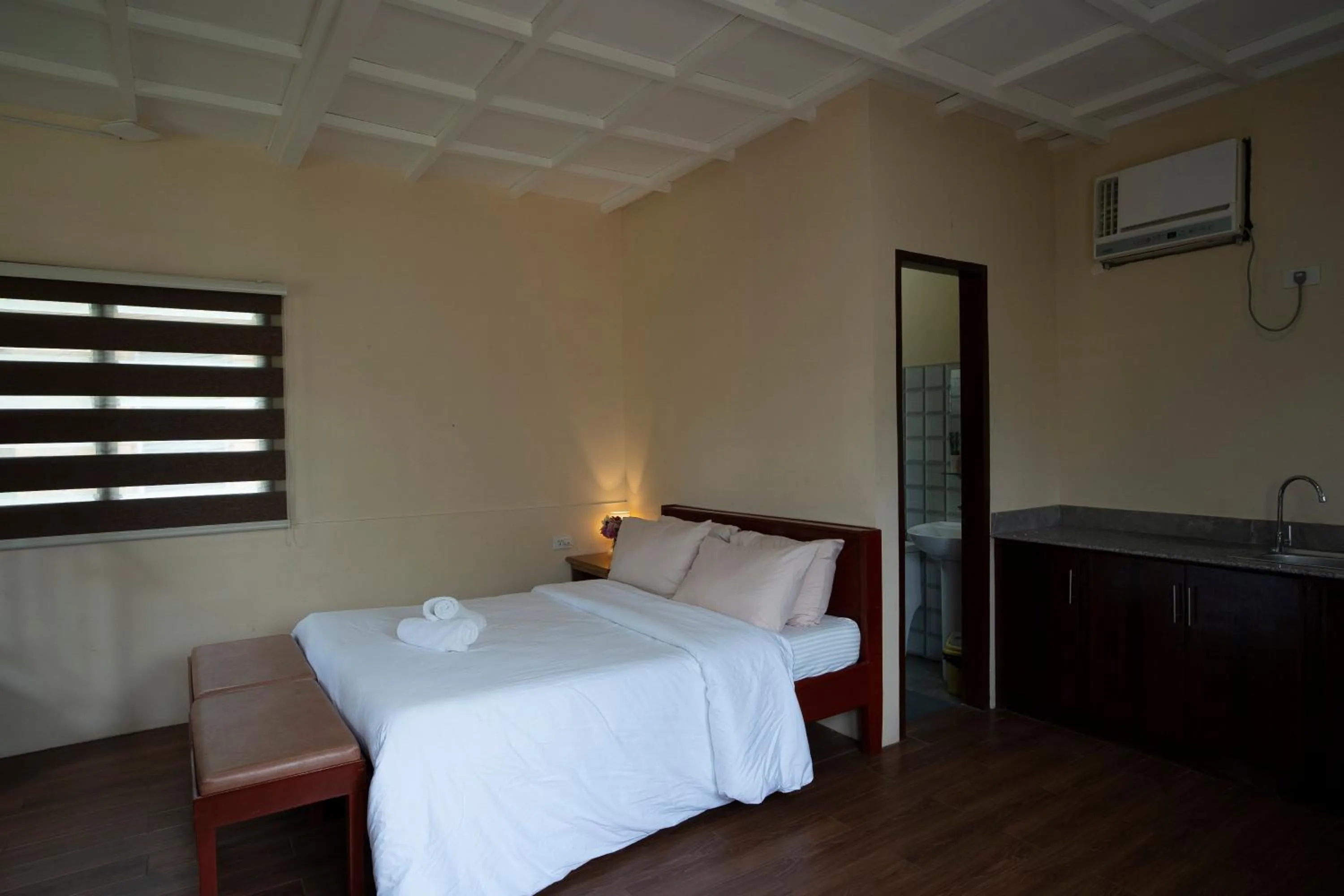 Photo of the whole room, Bed in Ana-as Apartelle (GGL)