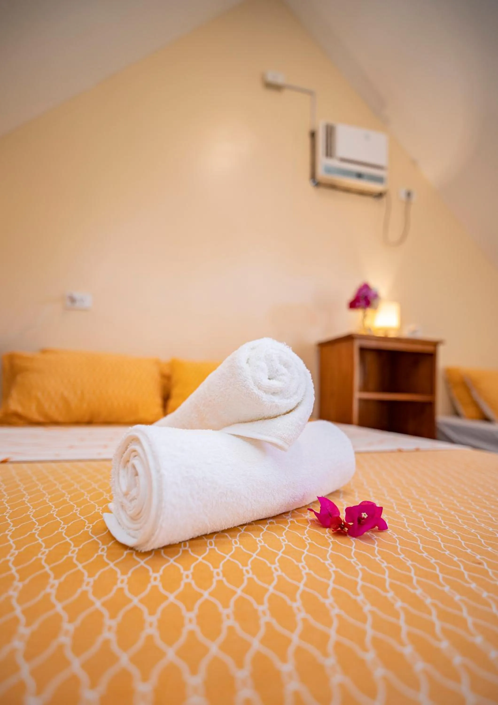 towels, Bed in Ana-as Apartelle (GGL)