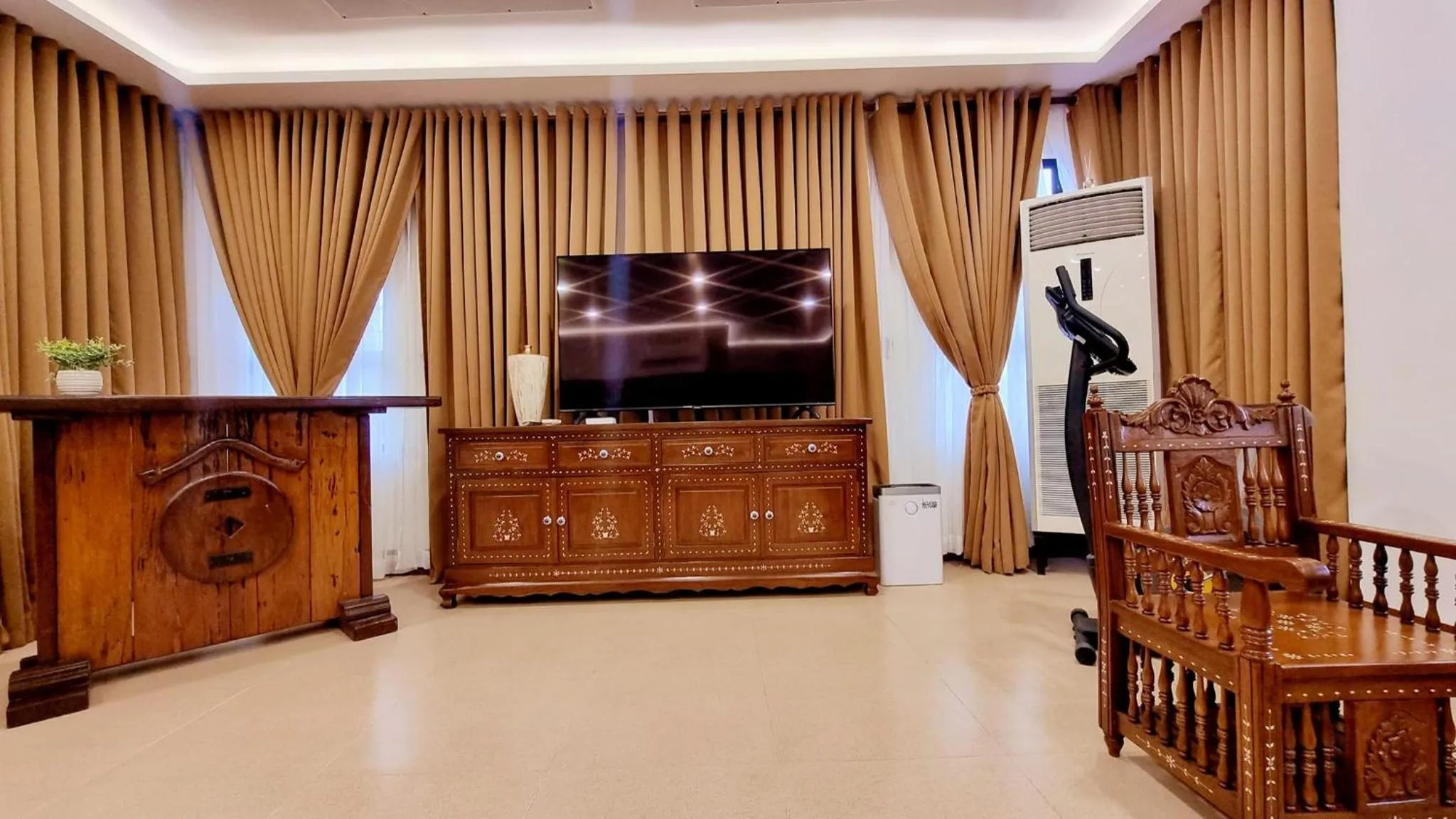 Communal lounge/ TV room in Residencia Orlina