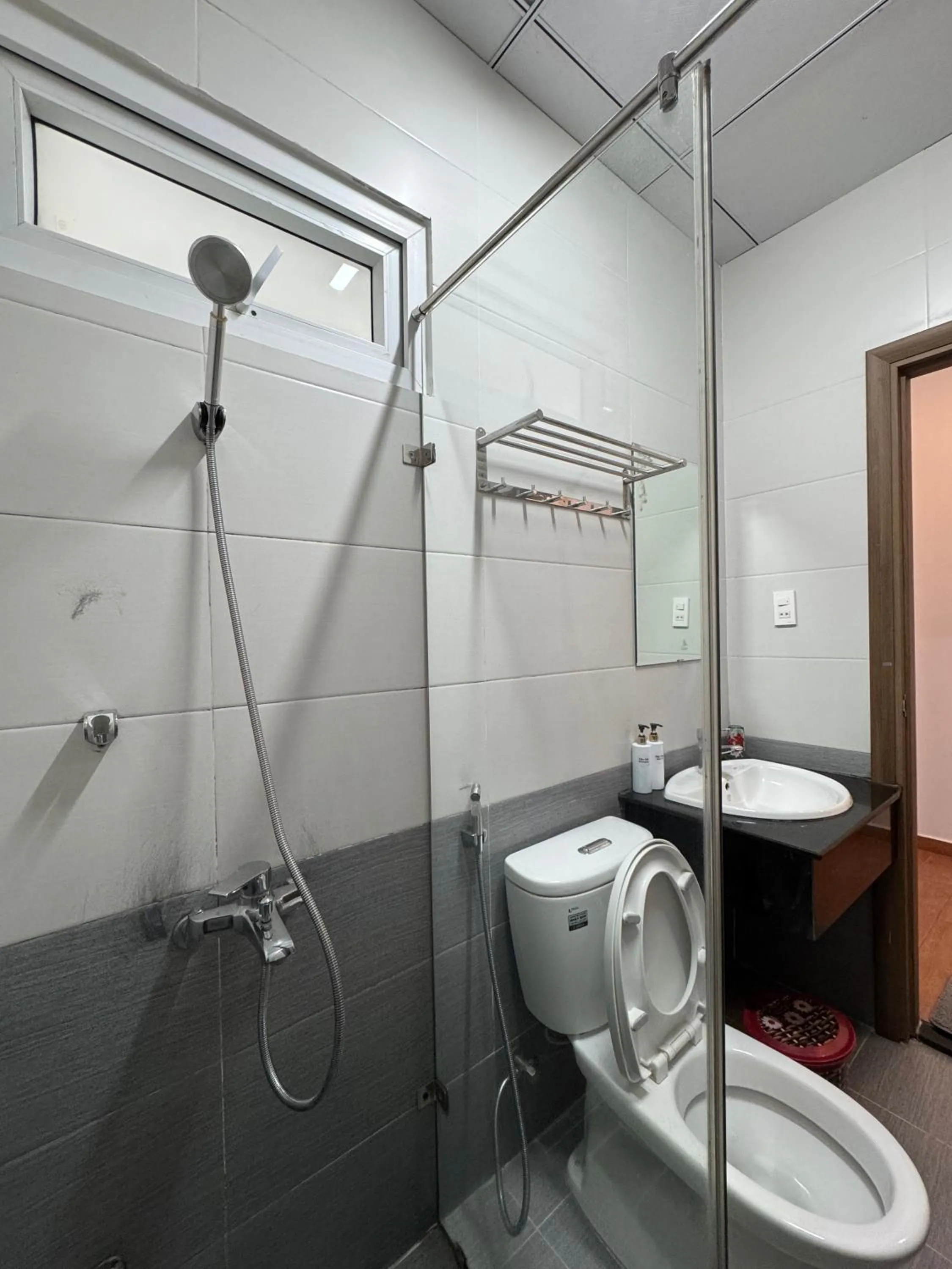 Shower in Quang Minh Dalat Hotel