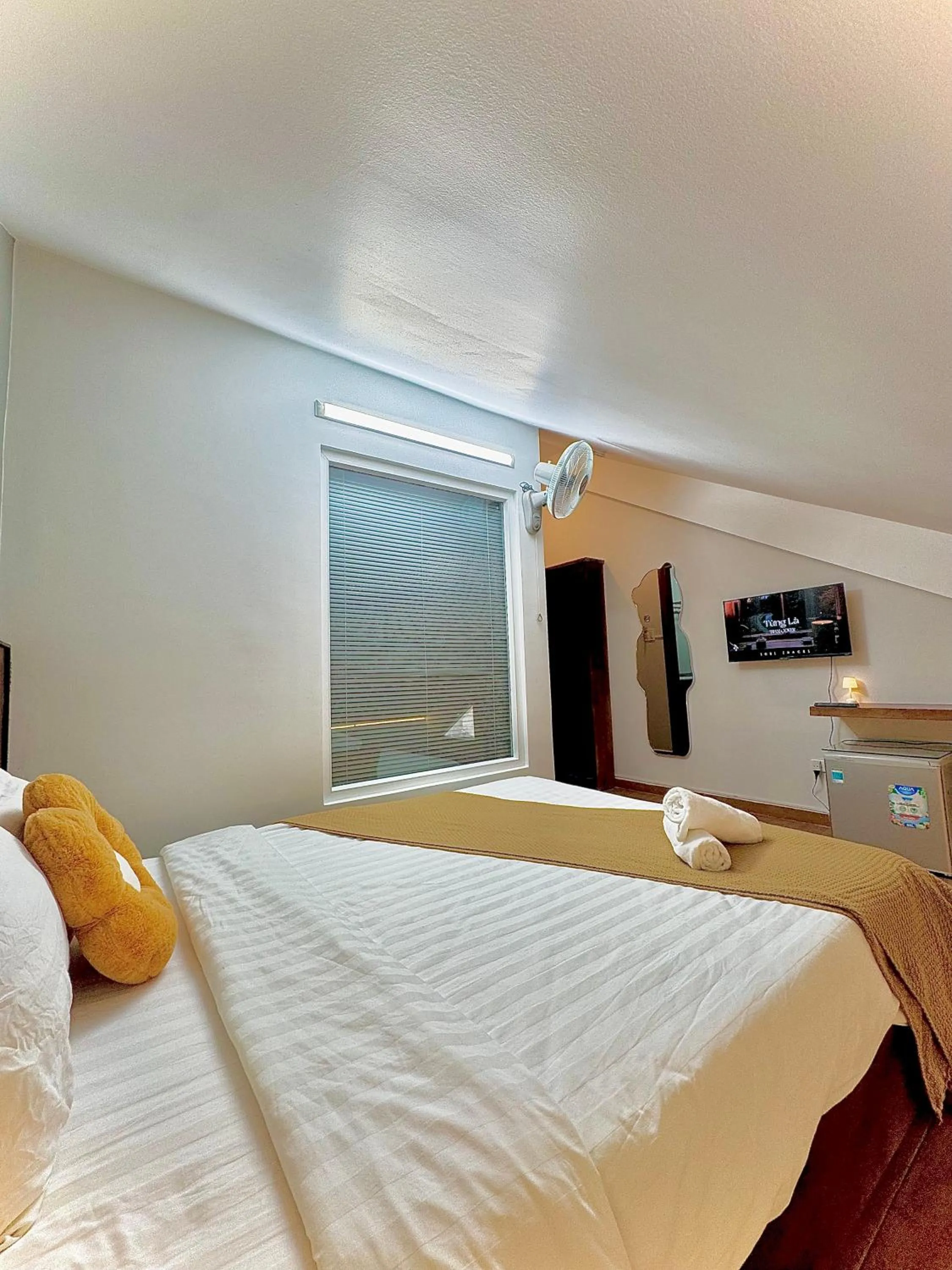 TV and multimedia, Bed in Quang Minh Dalat Hotel