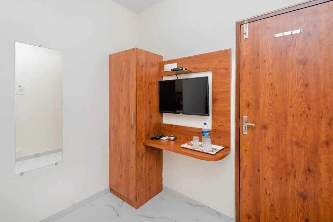 TV and multimedia in Hotel Purple Orchid