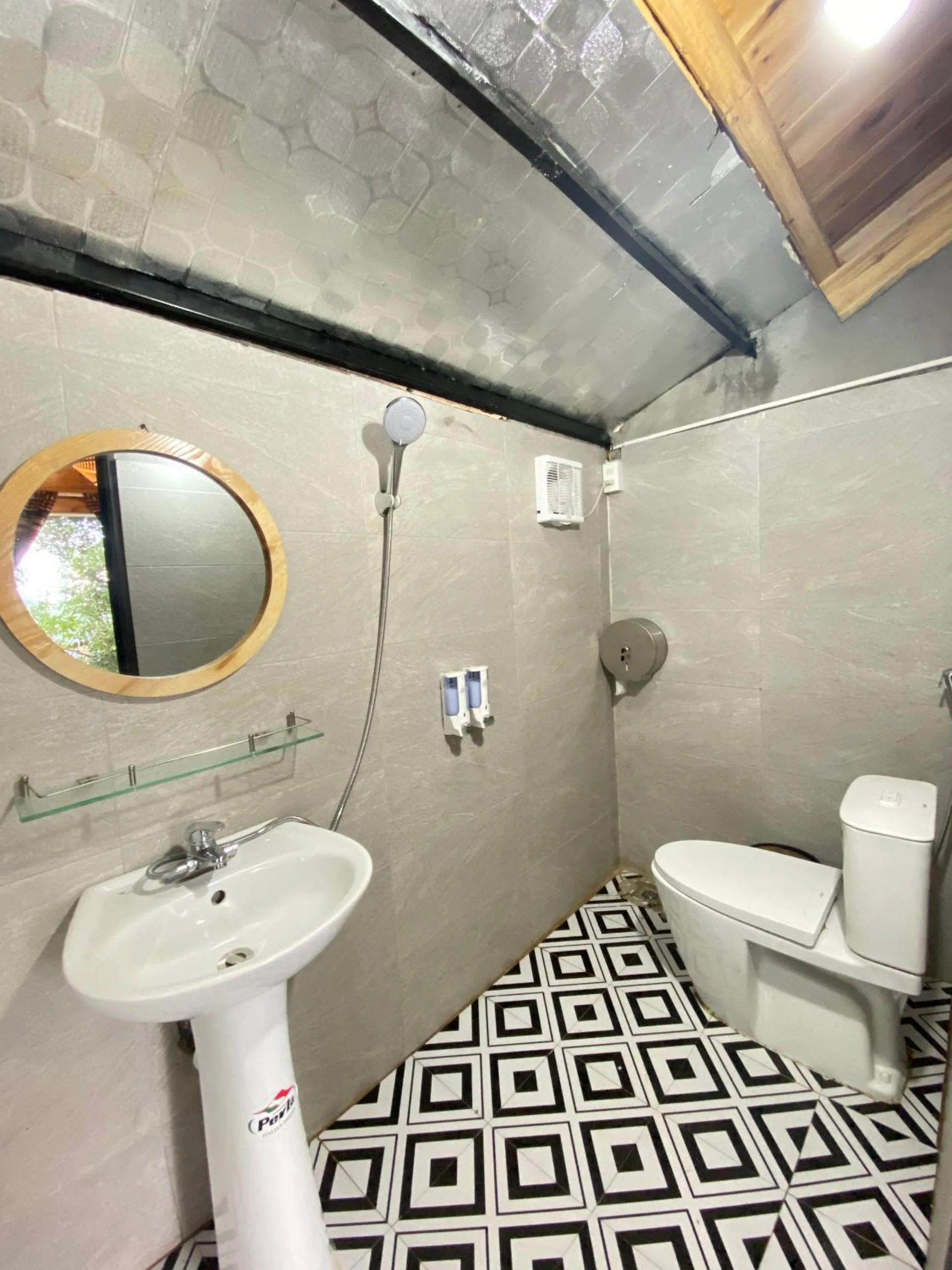 Shower in May Home Tà Xùa