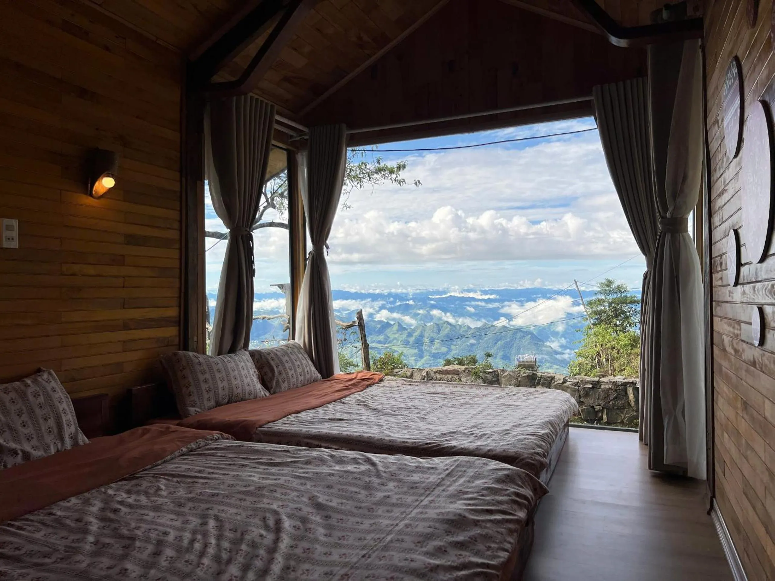 Bed in May Home Tà Xùa