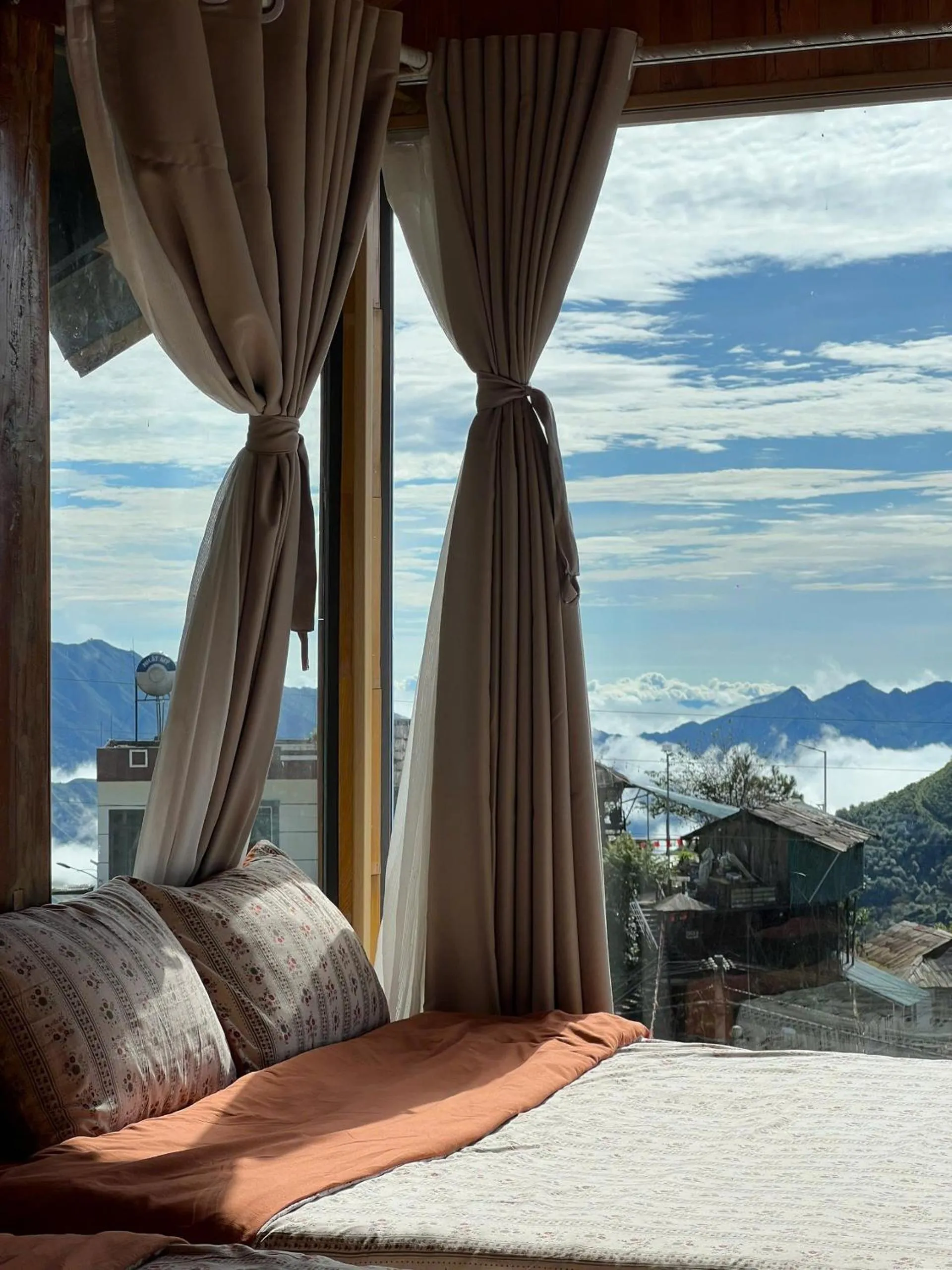 Bed in May Home Tà Xùa