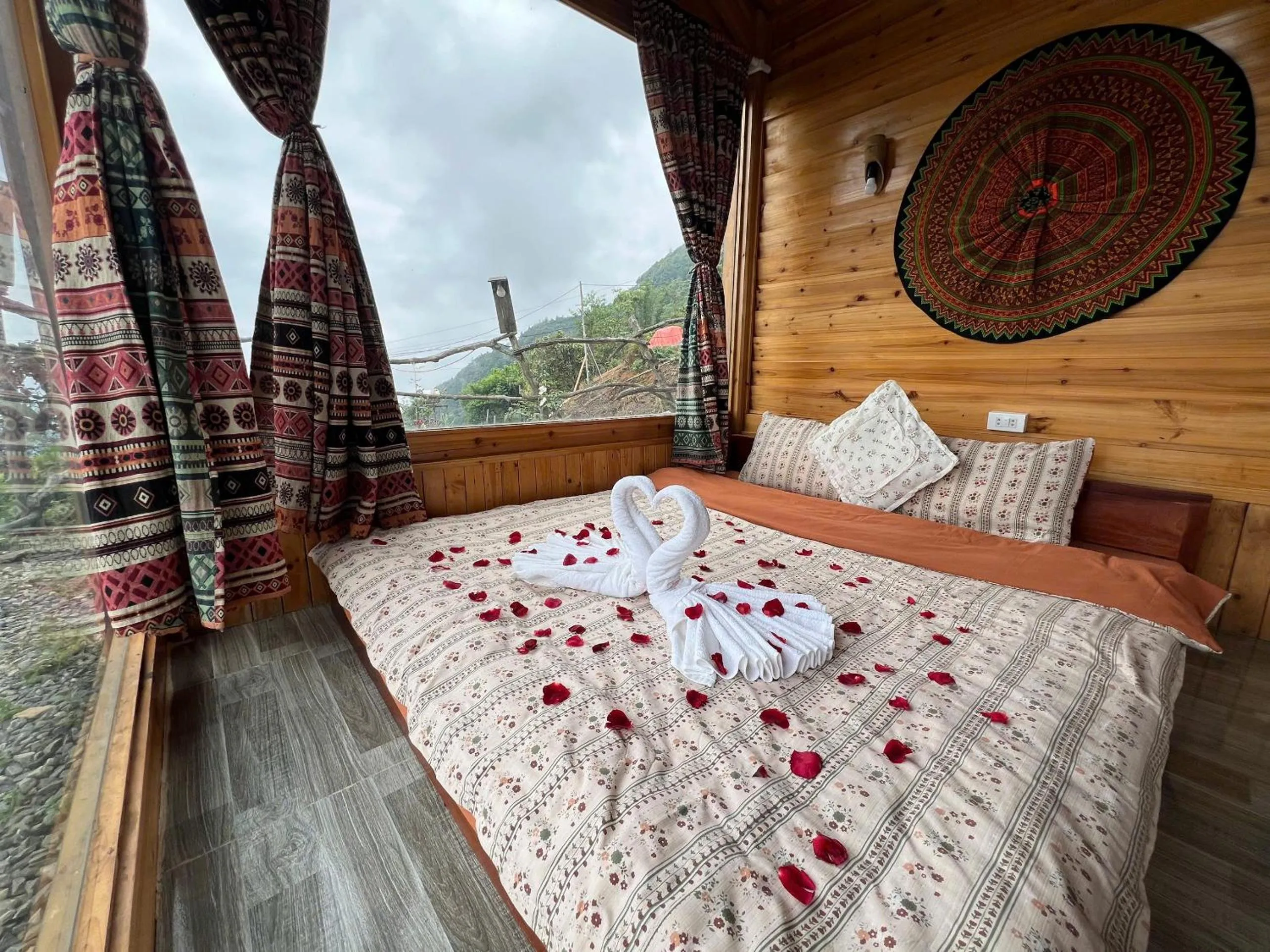 Bed in May Home Tà Xùa