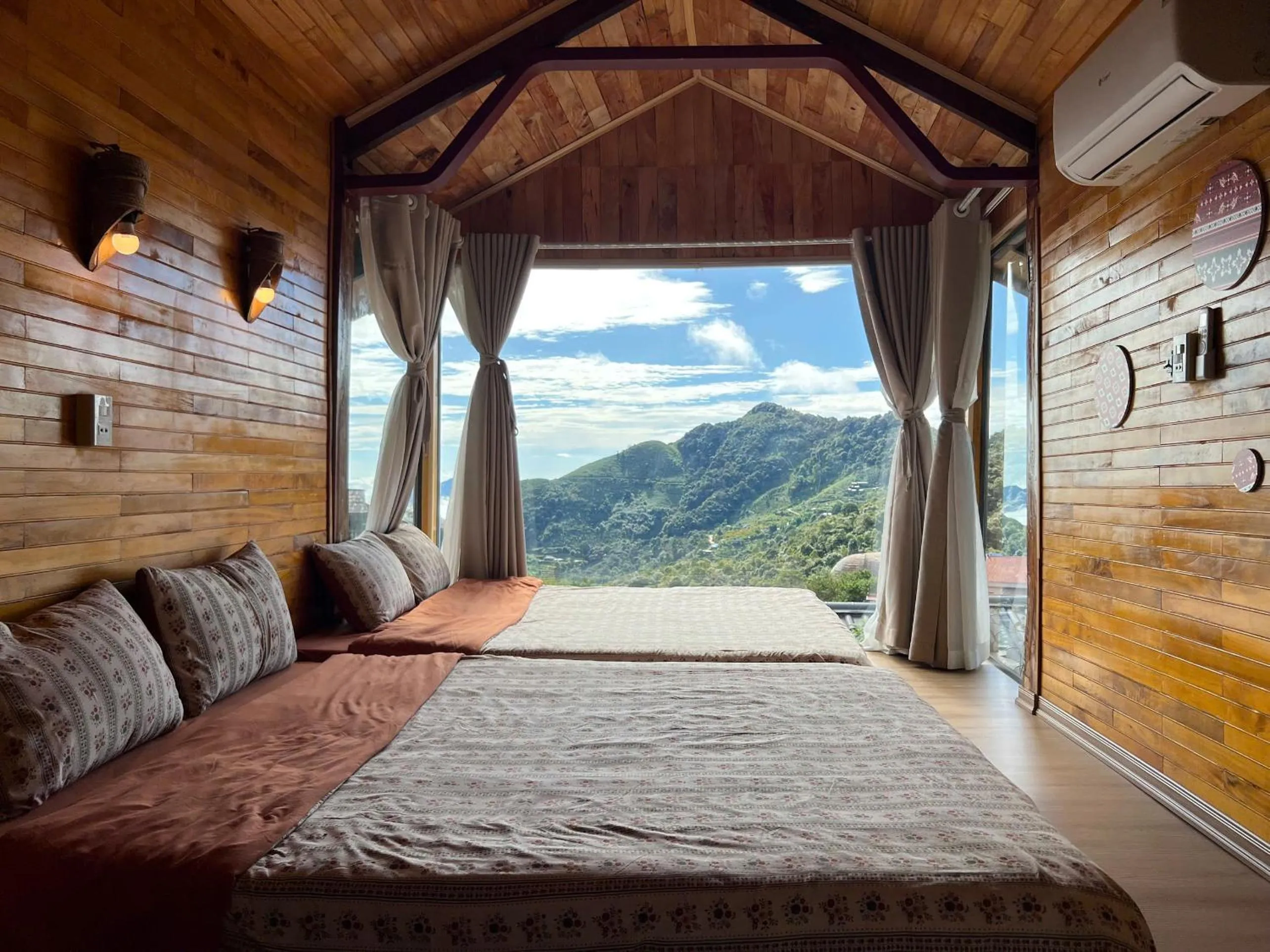 Bed in May Home Tà Xùa