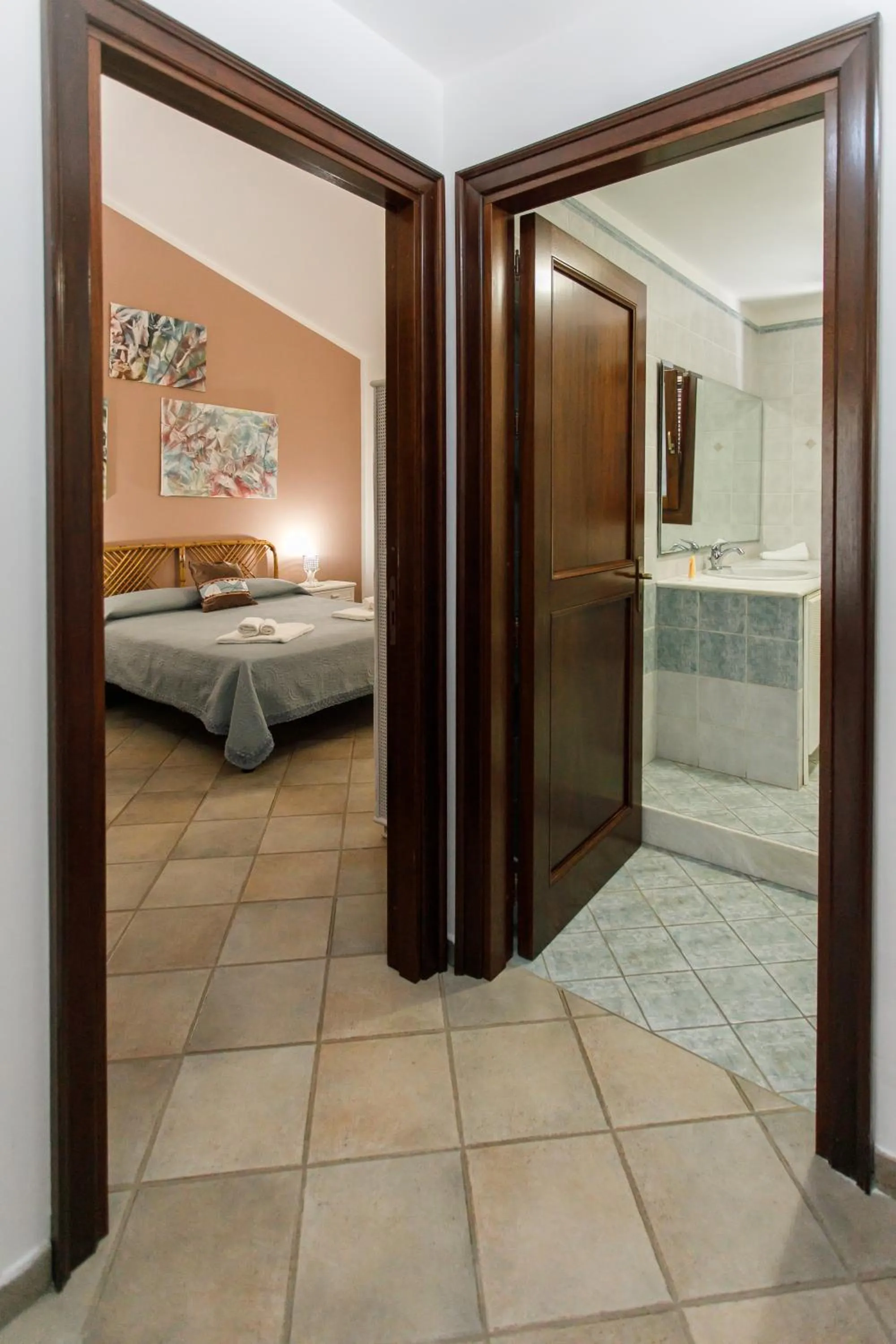 Bathroom, Bed in SanVitoTour- Residence Il Baglio