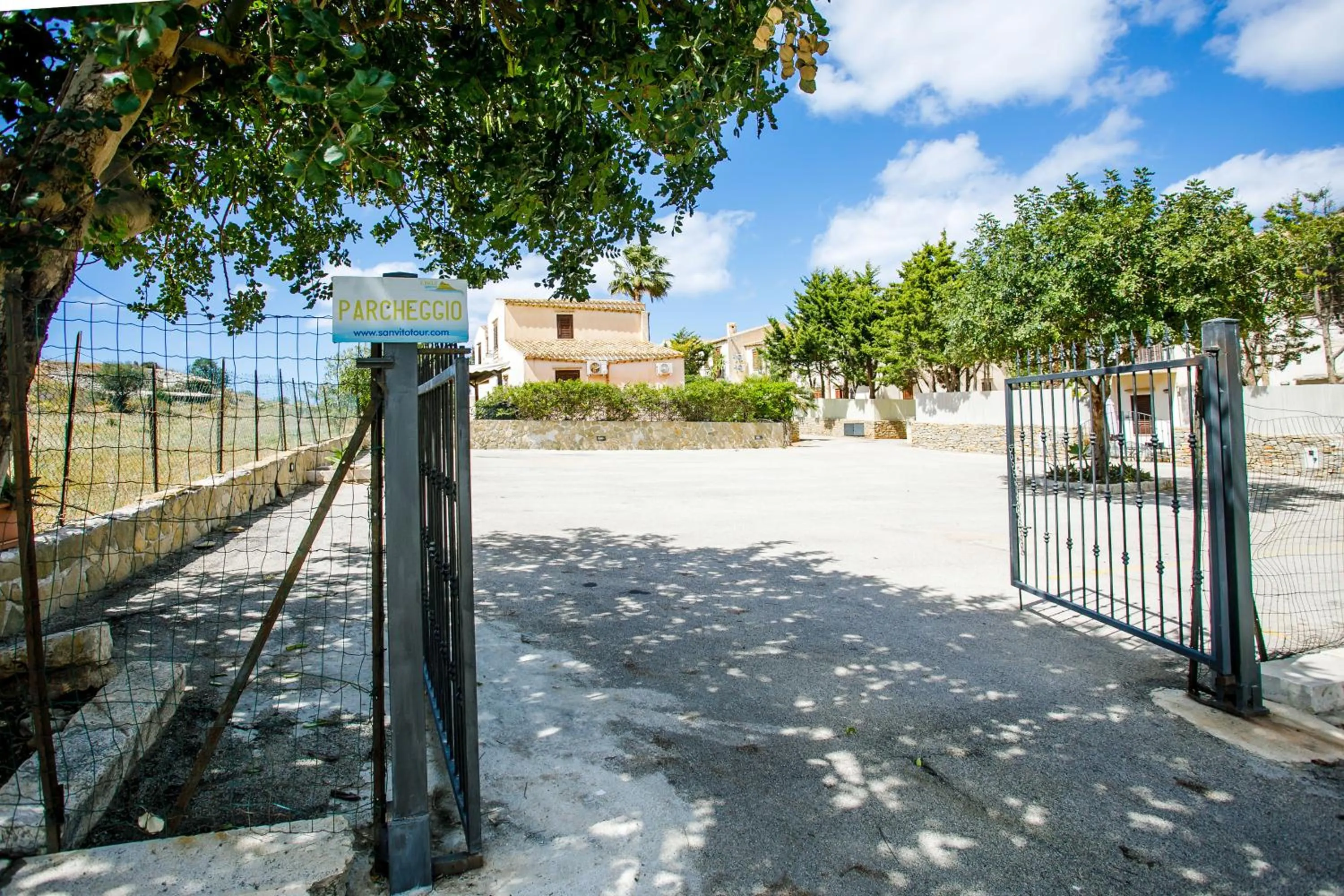Parking in SanVitoTour- Residence Il Baglio