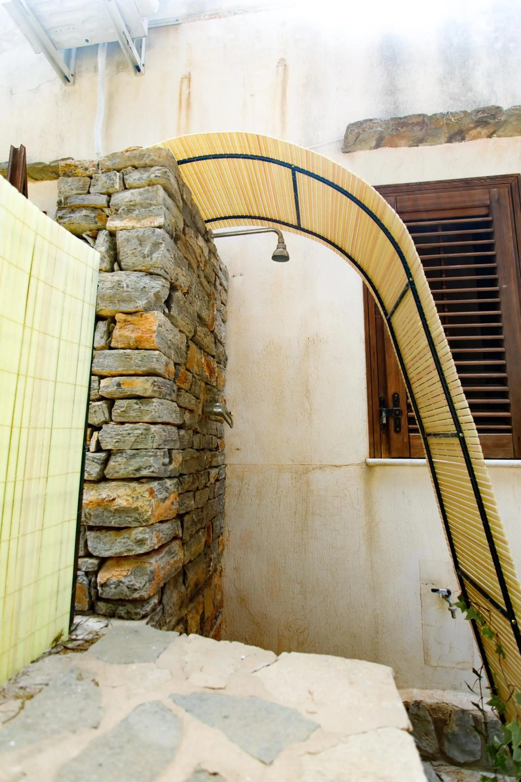 Shower in SanVitoTour- Residence Il Baglio