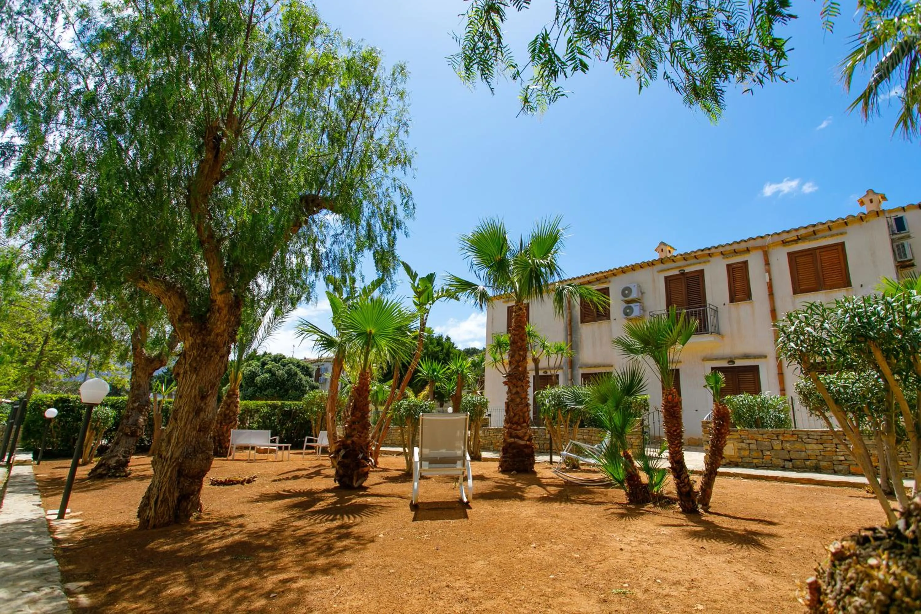 Inner courtyard view in SanVitoTour- Residence Il Baglio