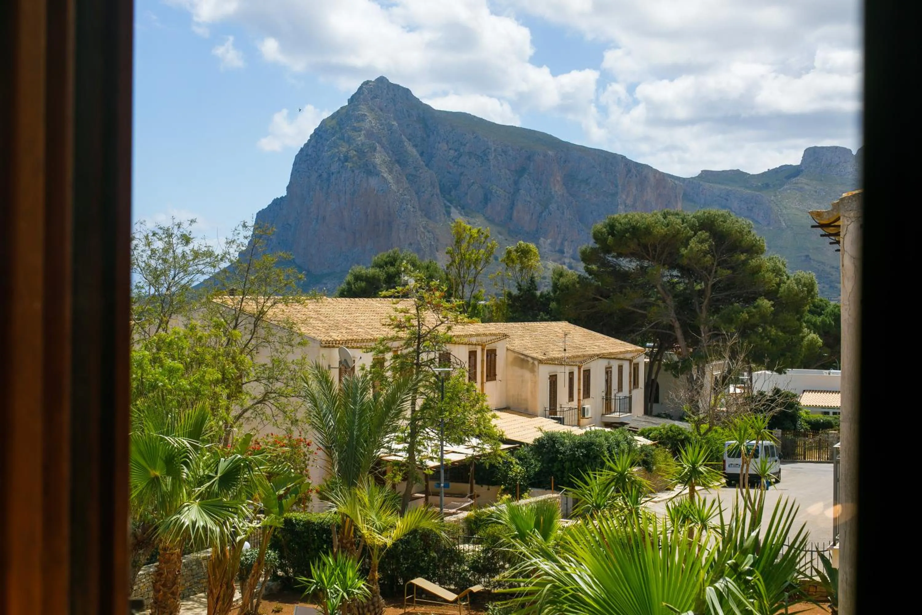 Inner courtyard view in SanVitoTour- Residence Il Baglio