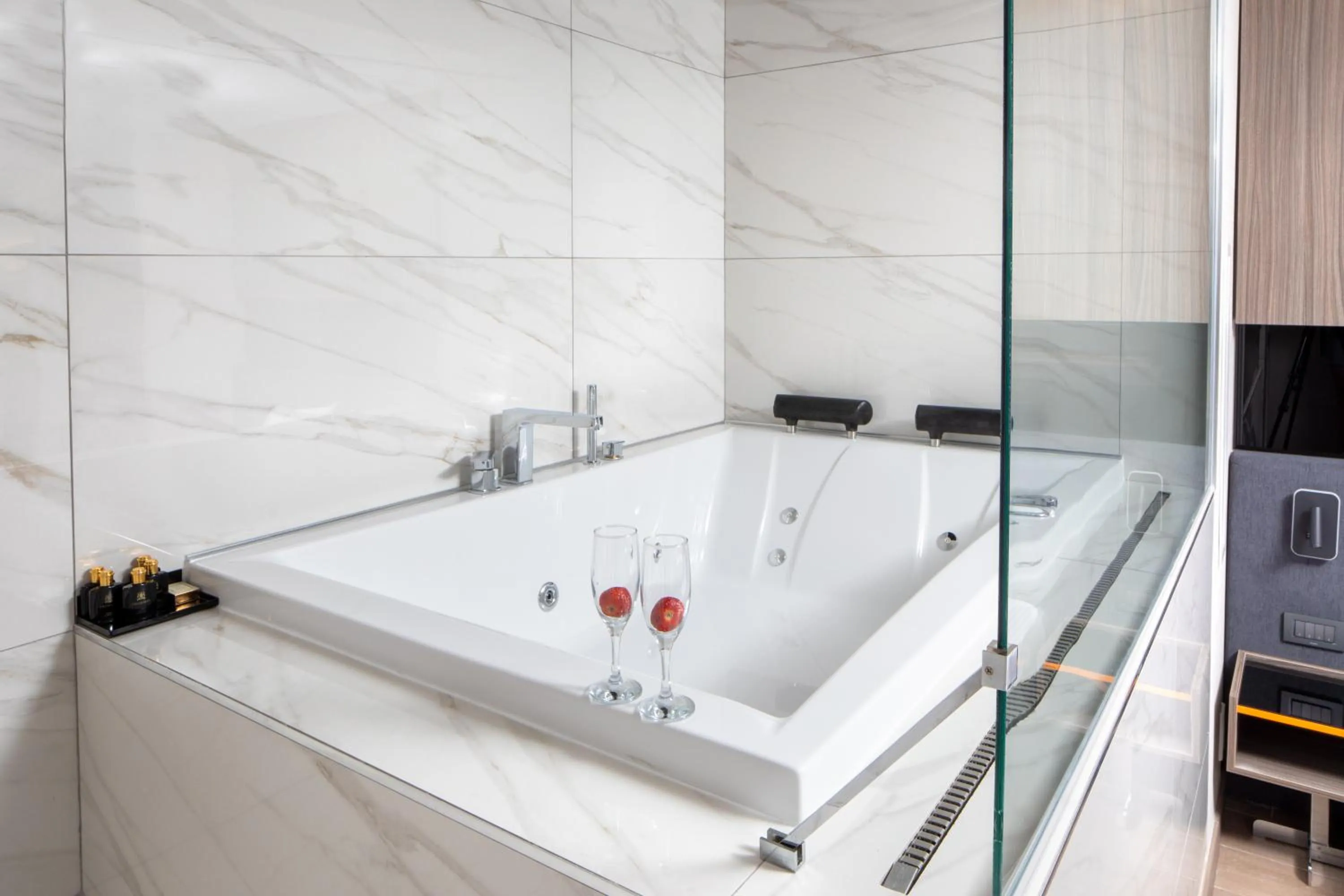 Hot Tub in Nish Palace Beşiktaş