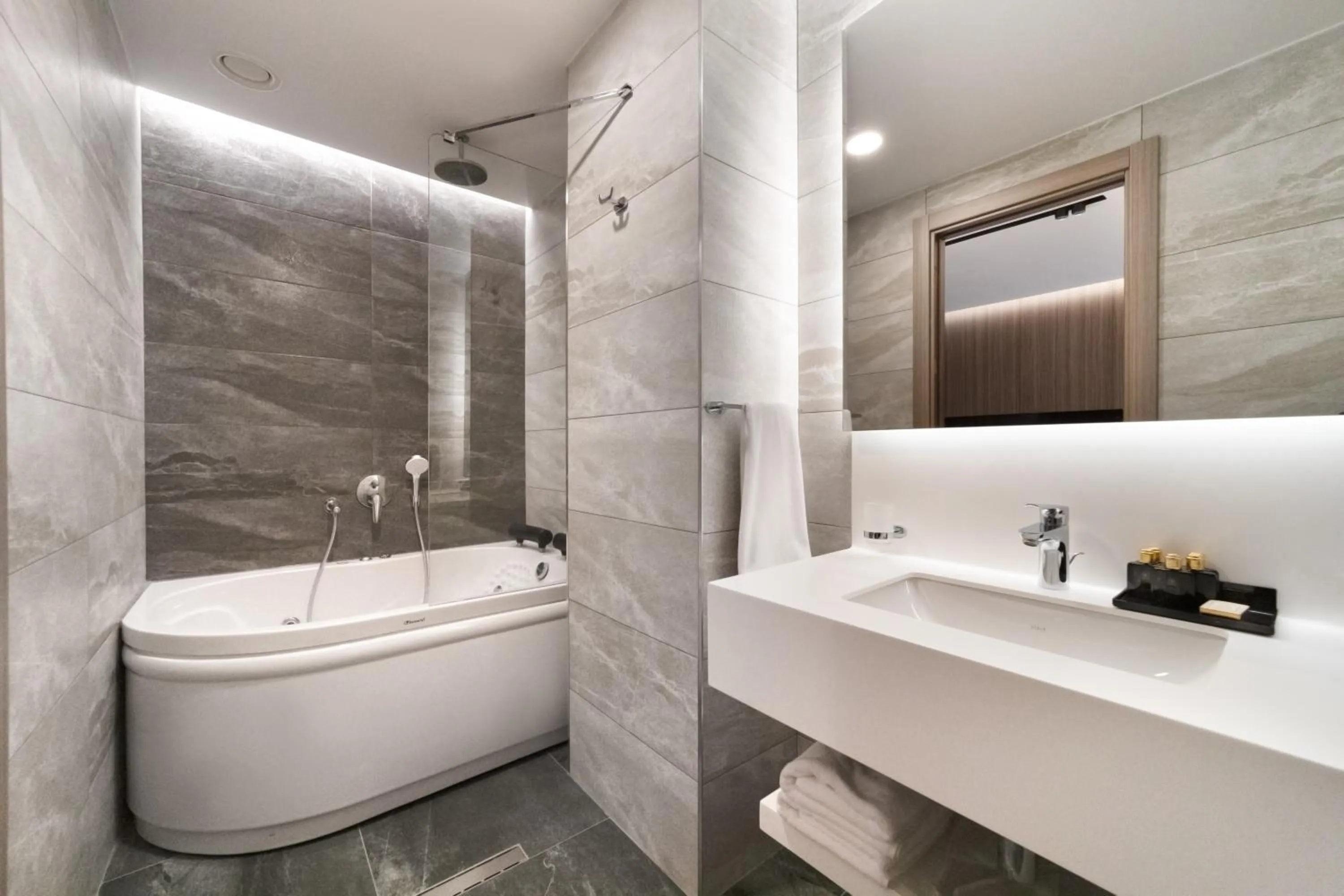 Bath in Nish Palace Beşiktaş