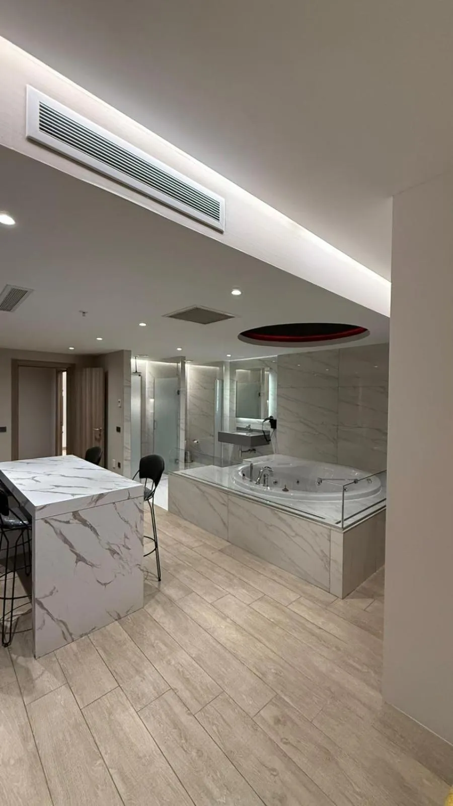 Photo of the whole room, Bed in Nish Palace Beşiktaş