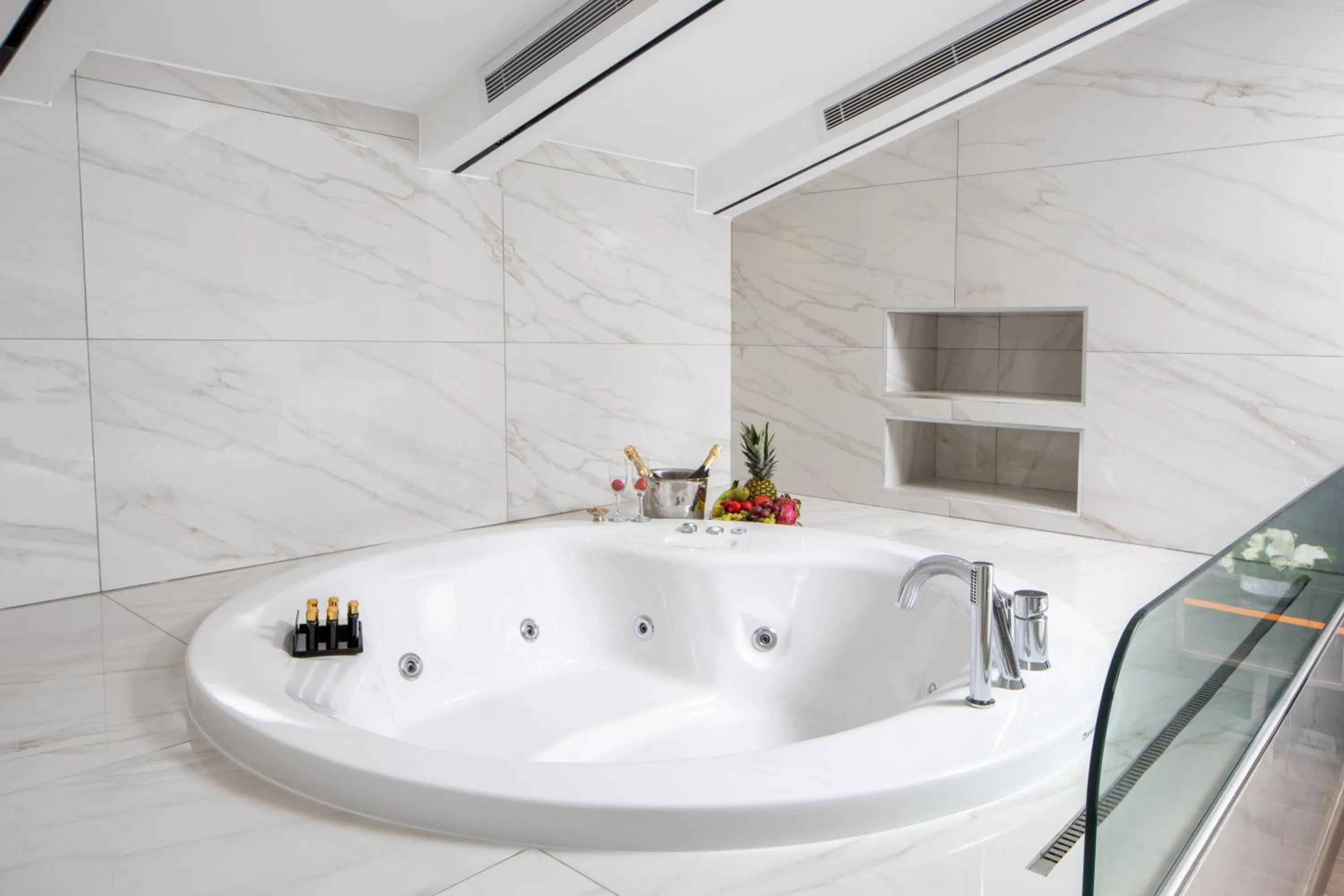 Bath in Nish Palace Beşiktaş