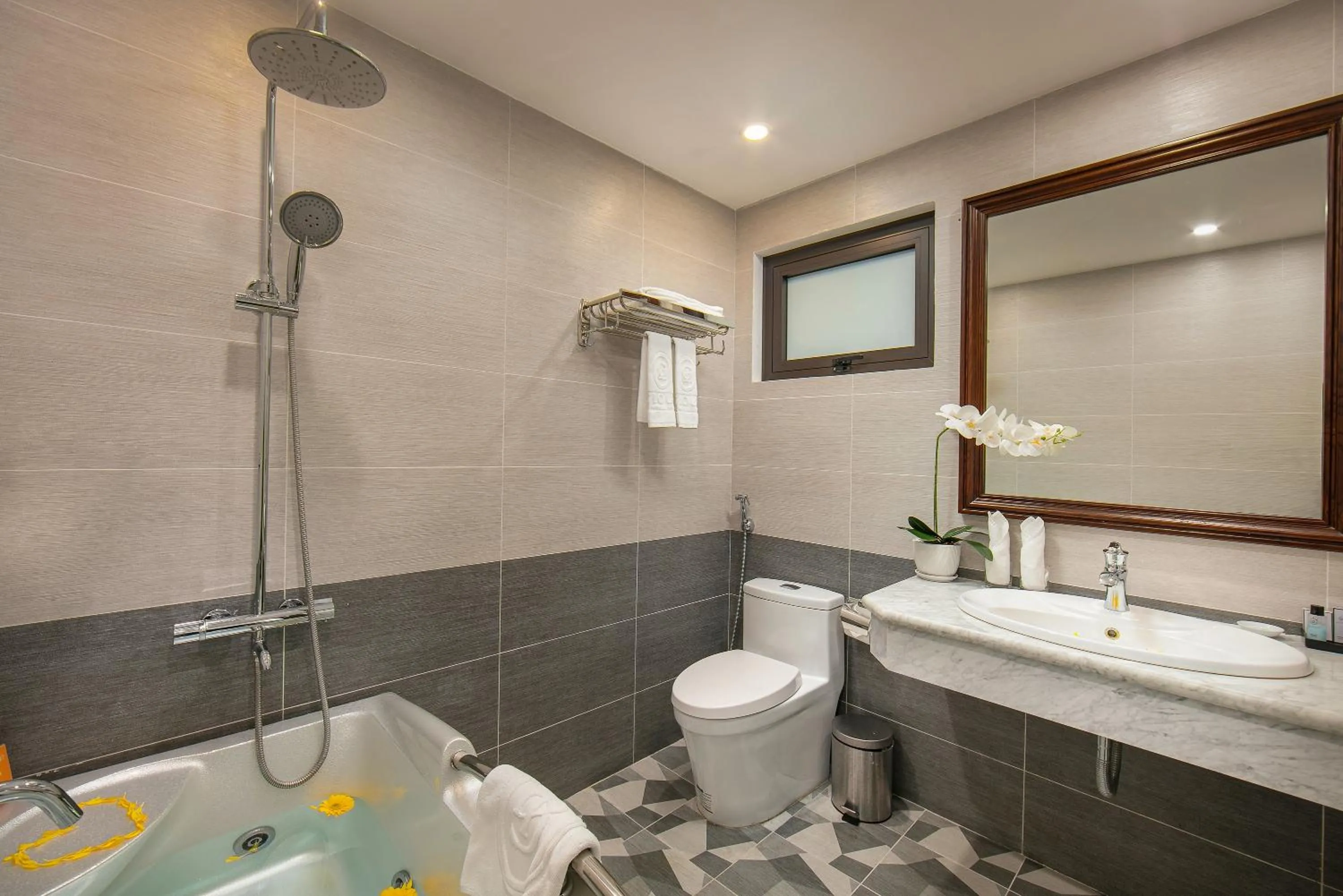 Bathroom in Gloud Hotel