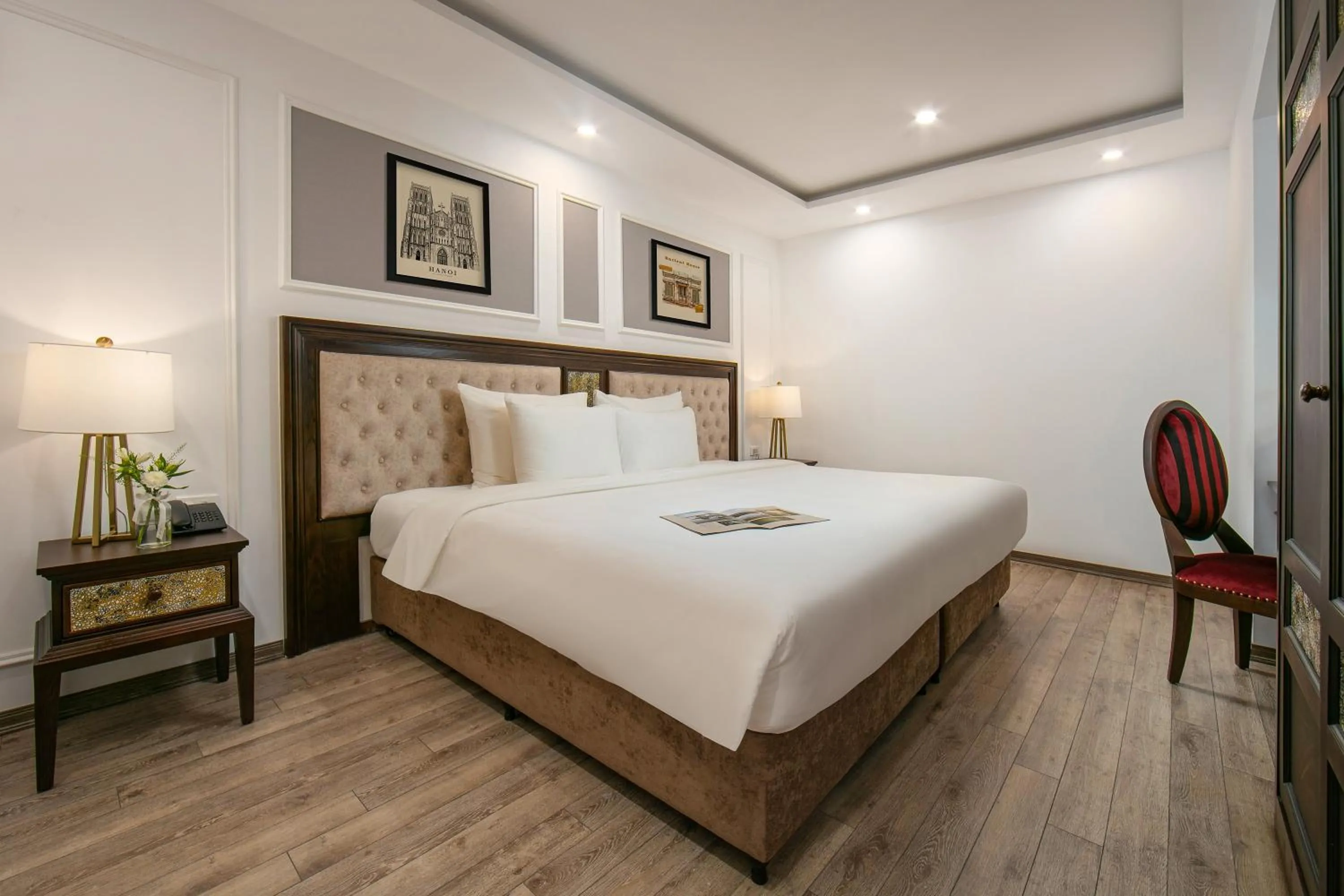 Bedroom, Bed in Gloud Hotel