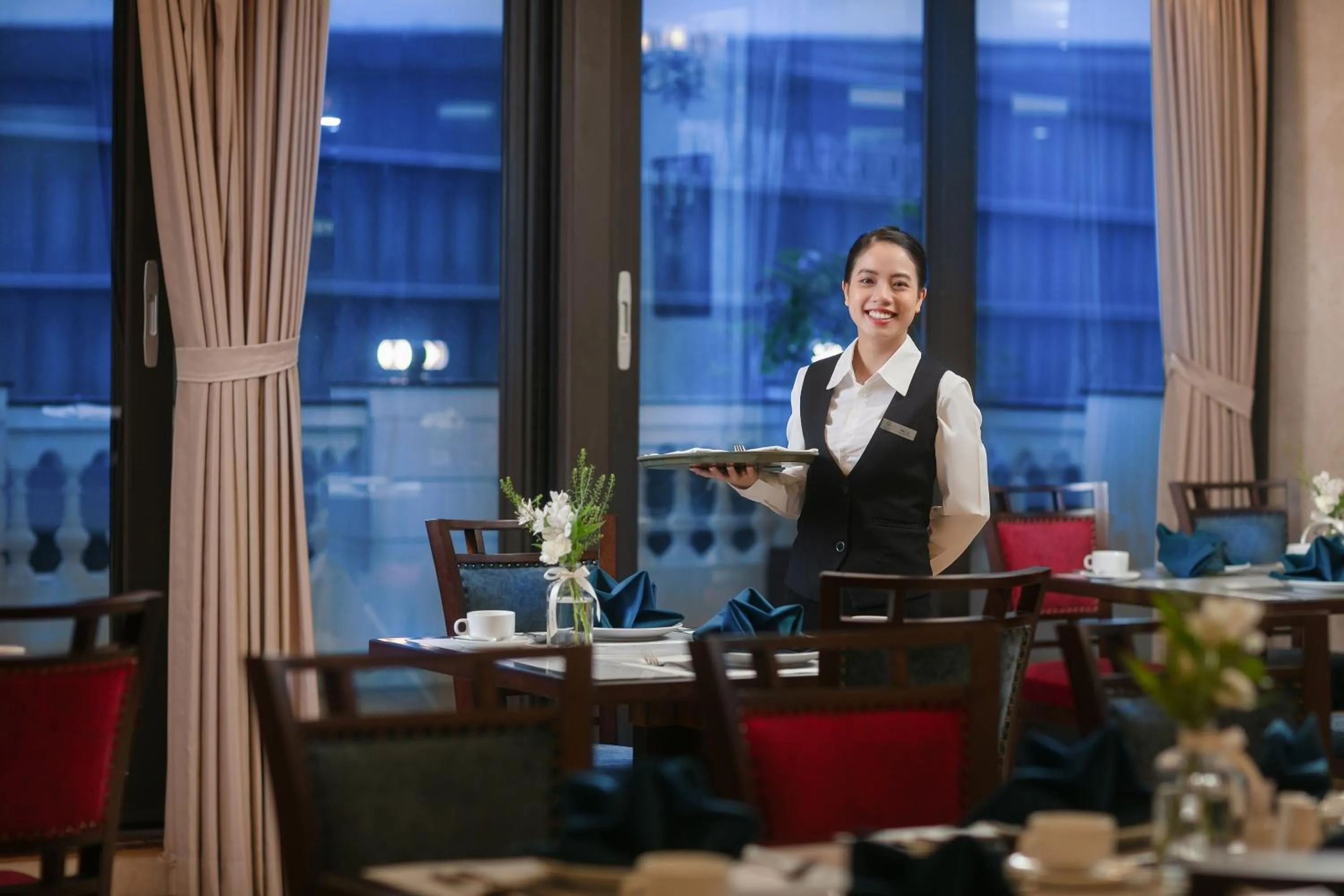 Restaurant/places to eat in Gloud Hotel