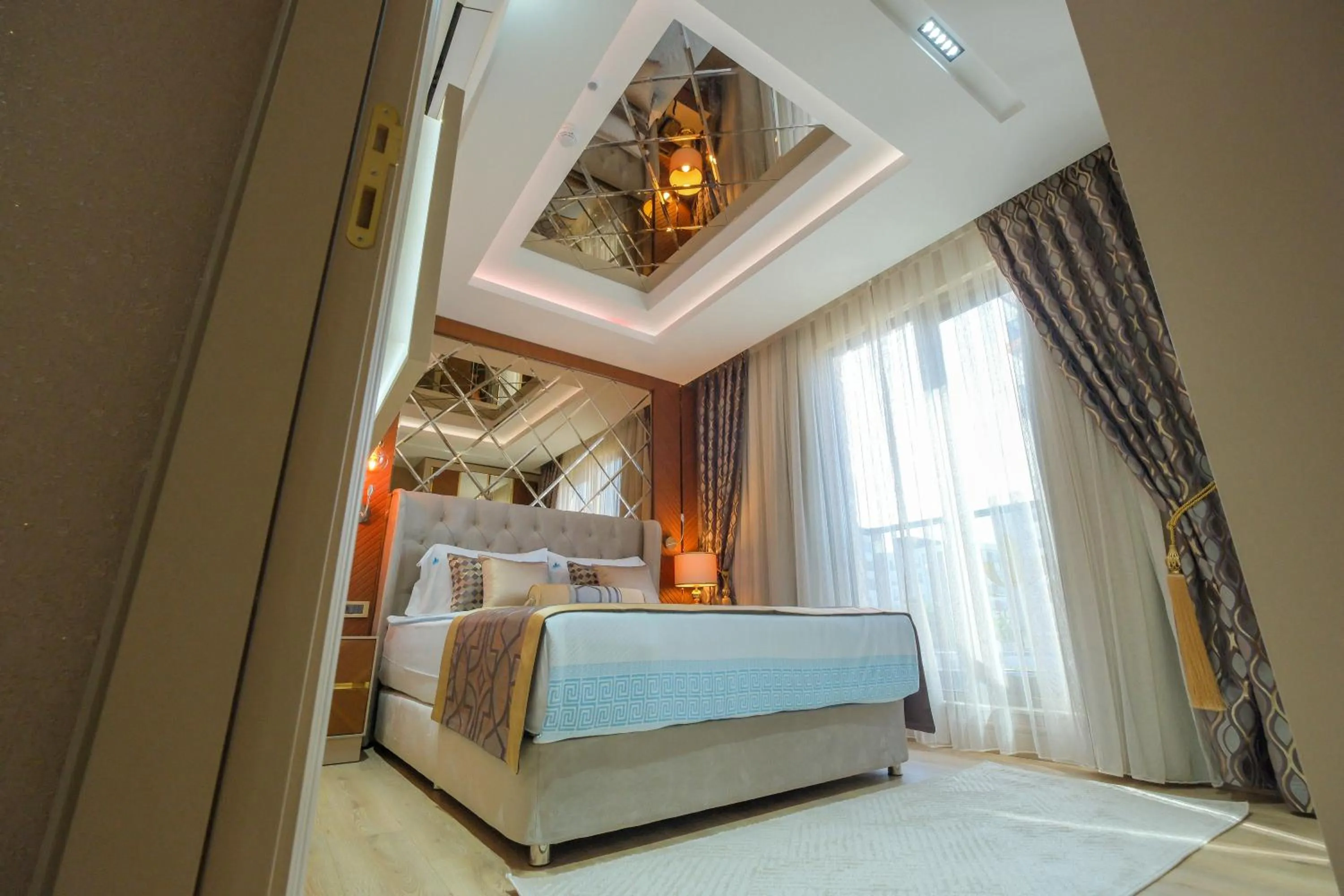 Bed in Elysium Deluxe Suites Antalya