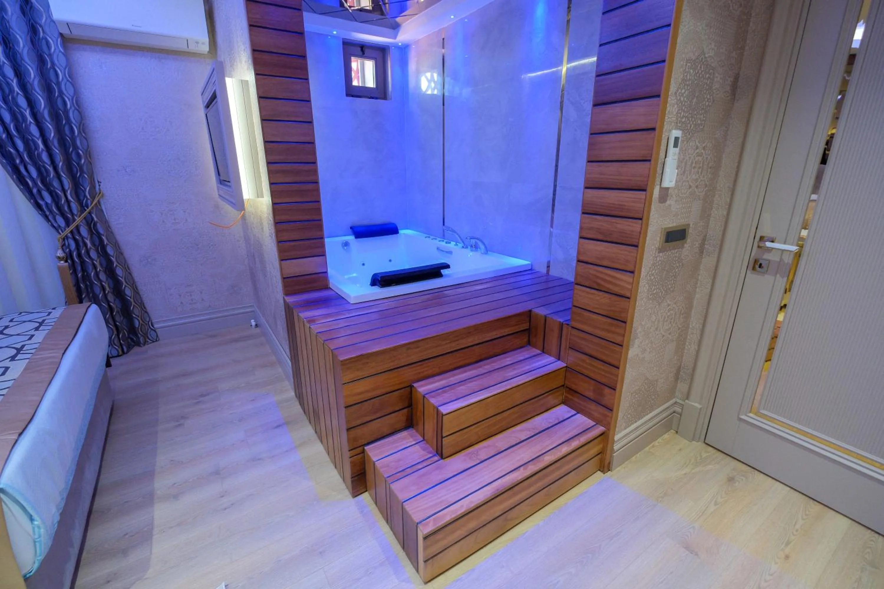 Bed in Elysium Deluxe Suites Antalya