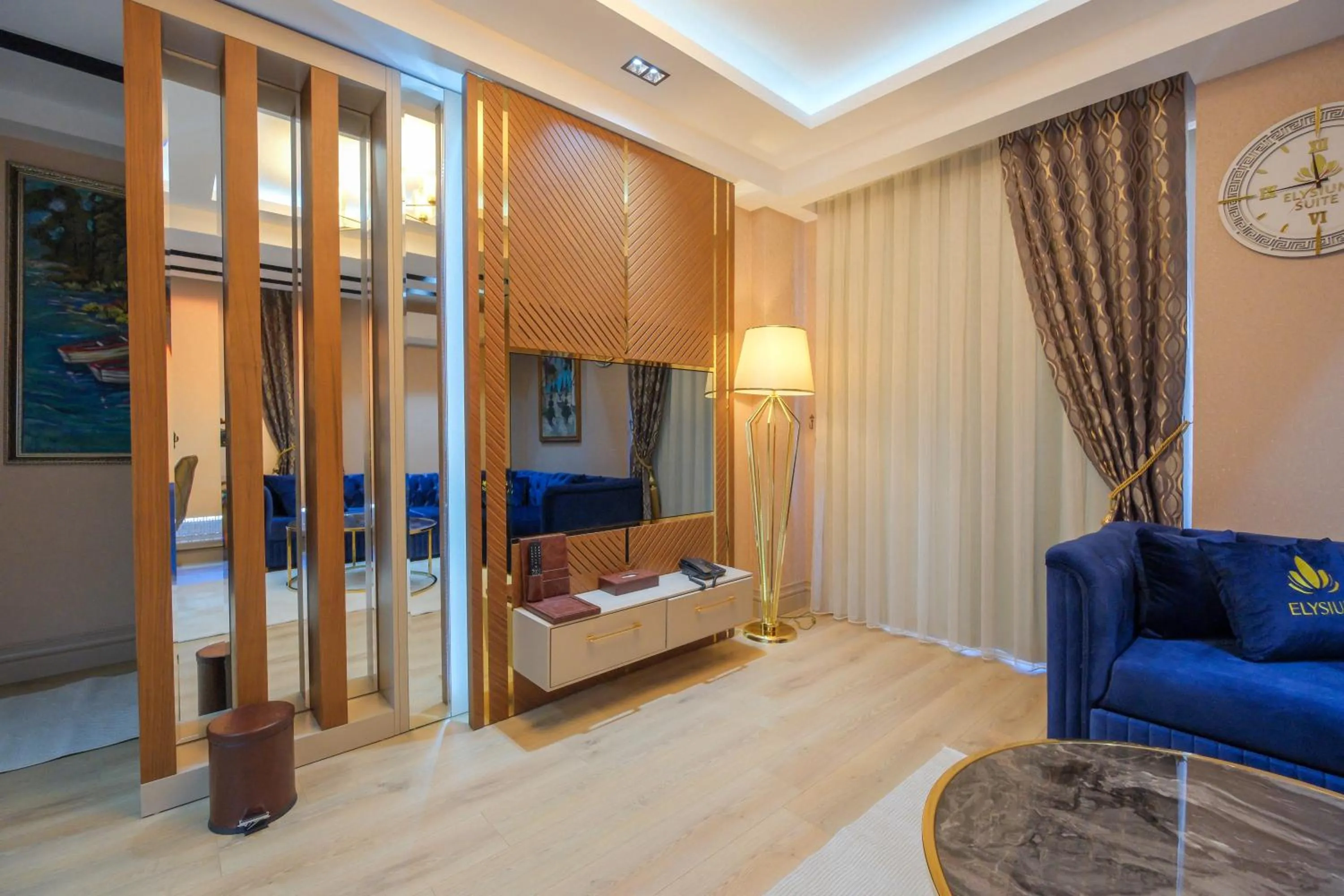 Bed in Elysium Deluxe Suites Antalya