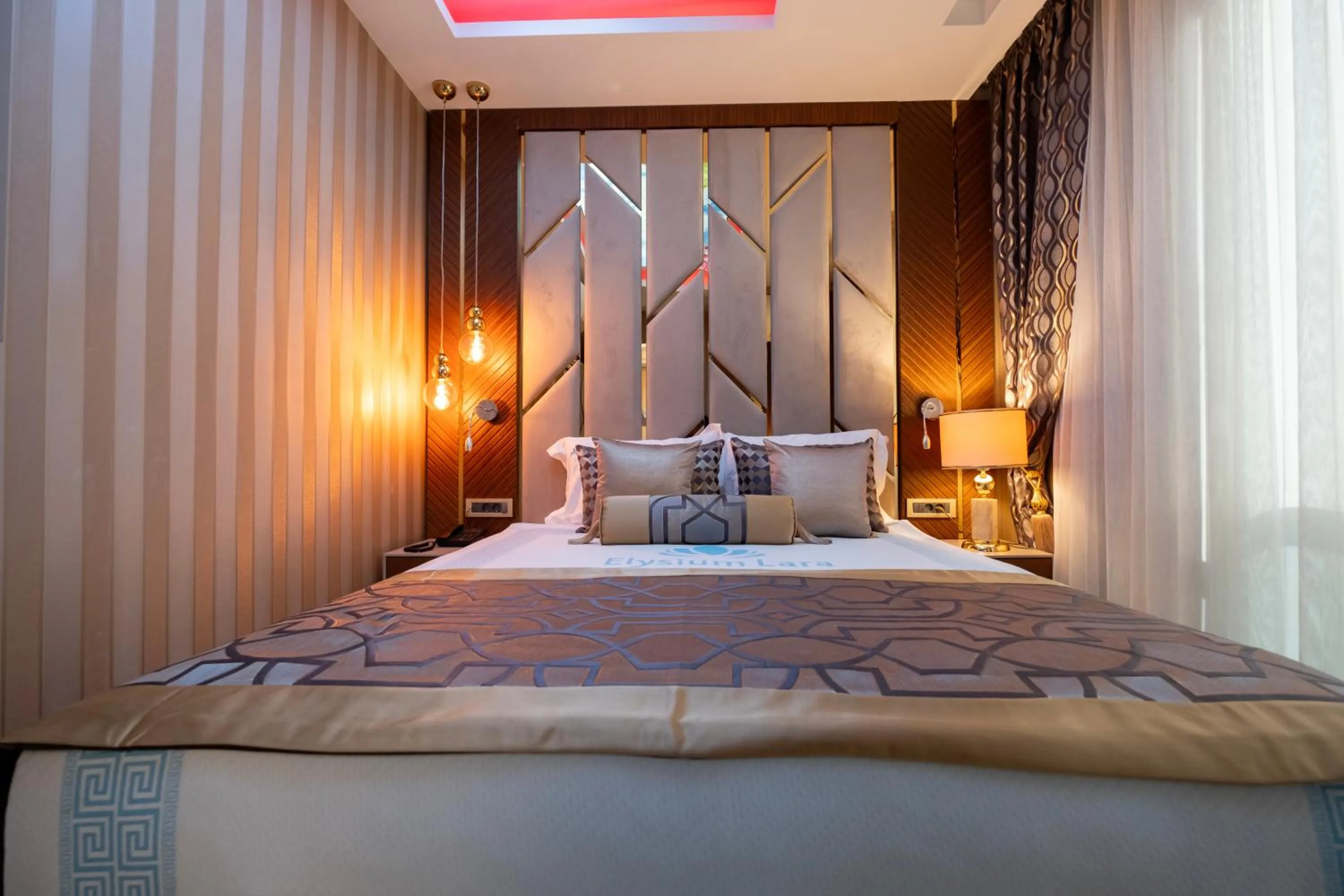 Bed in Elysium Deluxe Suites Antalya