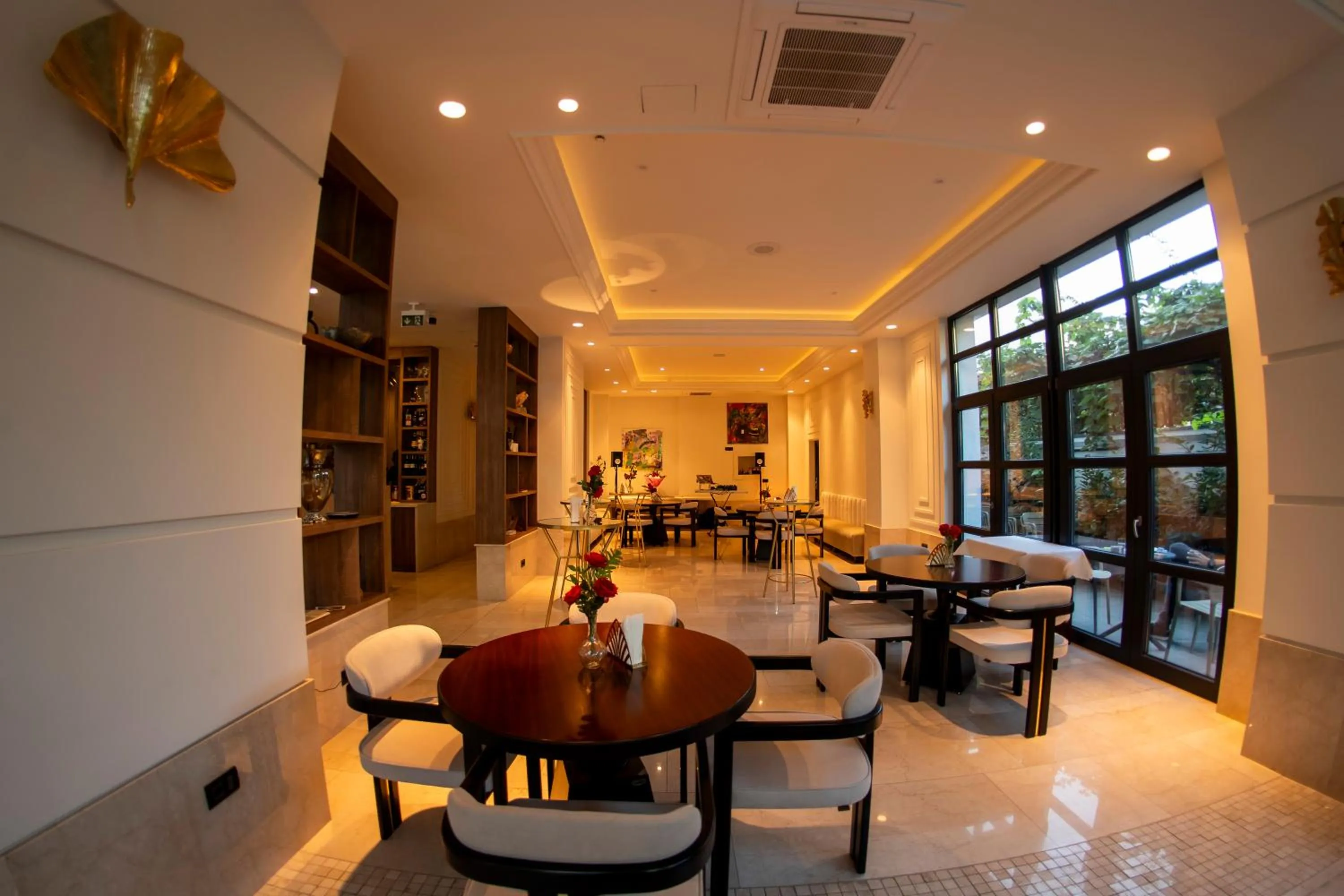 Restaurant/places to eat in Cosmopolita Boutique Hotel