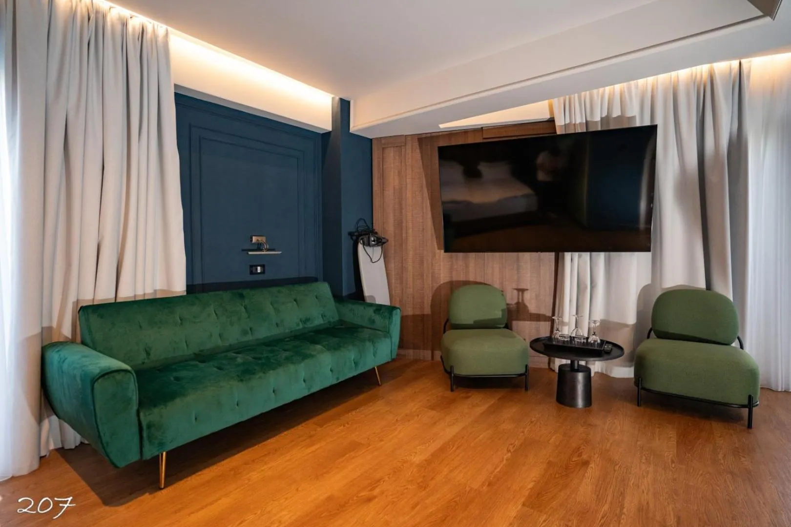 TV and multimedia in Cosmopolita Boutique Hotel
