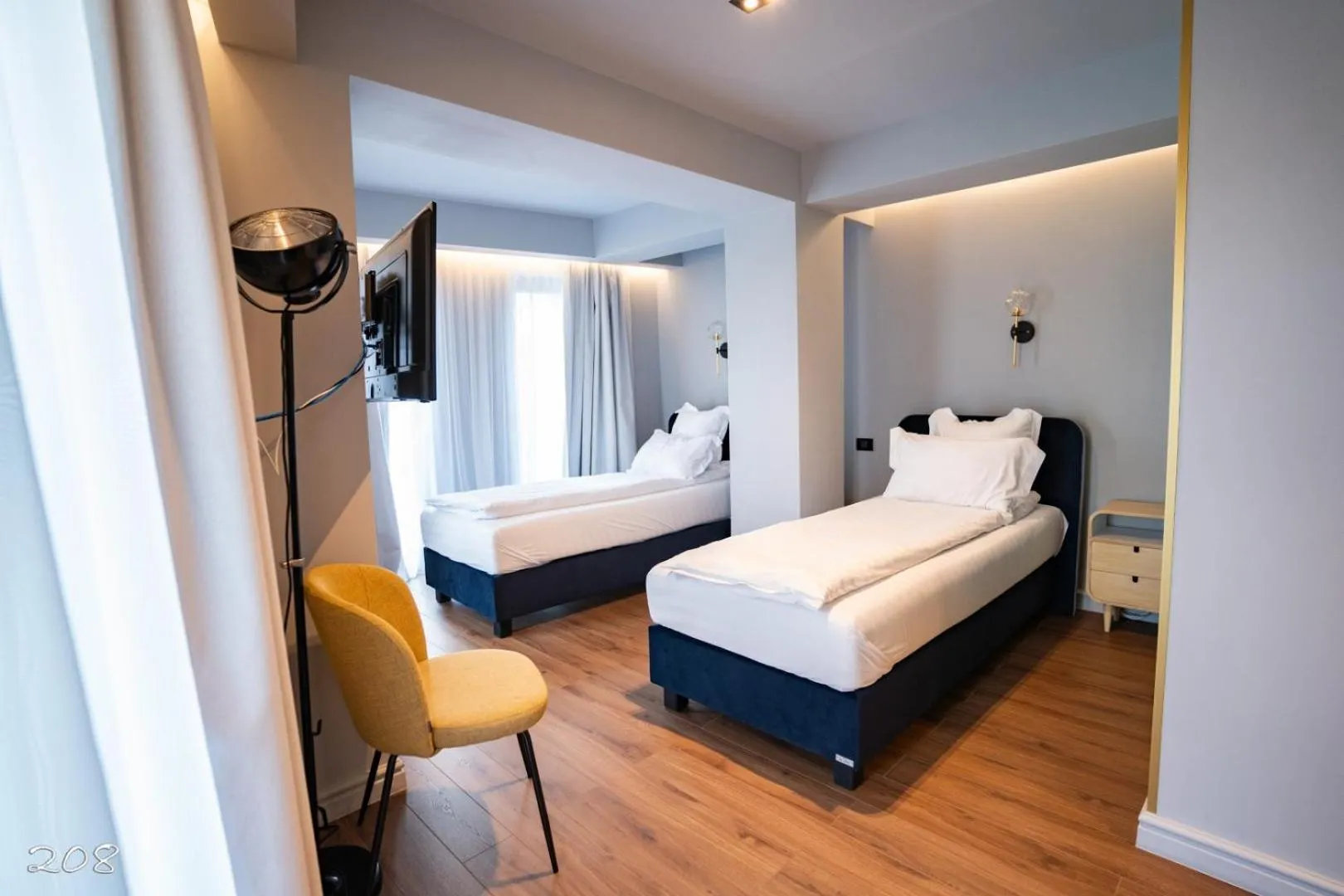 Photo of the whole room, Bed in Cosmopolita Boutique Hotel