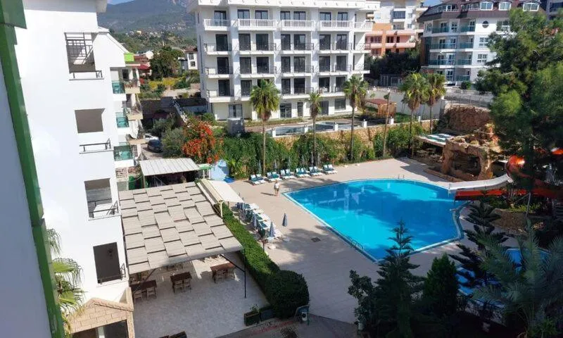 Restaurant/places to eat in Greenlife hotel