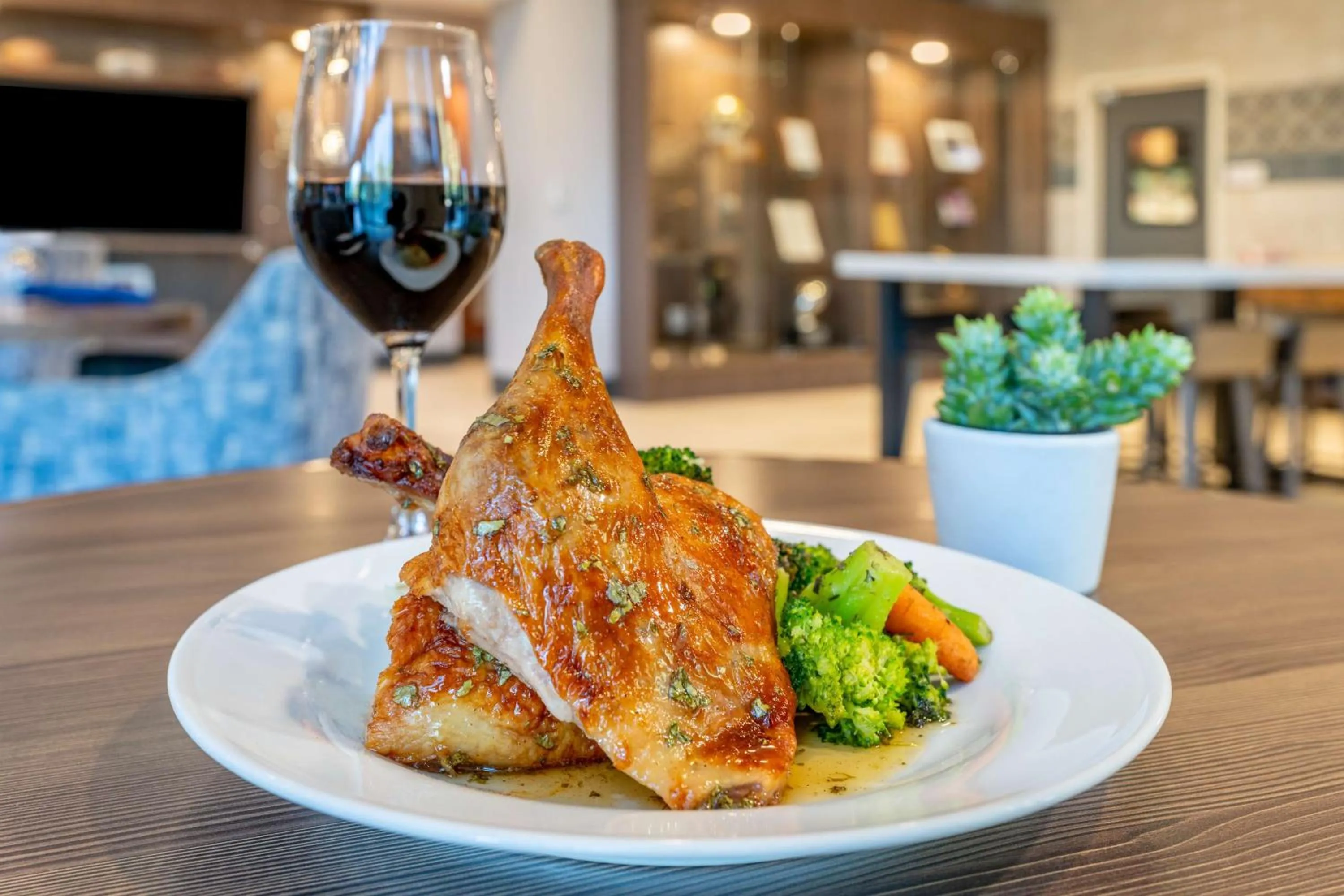 Restaurant/places to eat in Hilton Garden Inn Trinidad Downtown