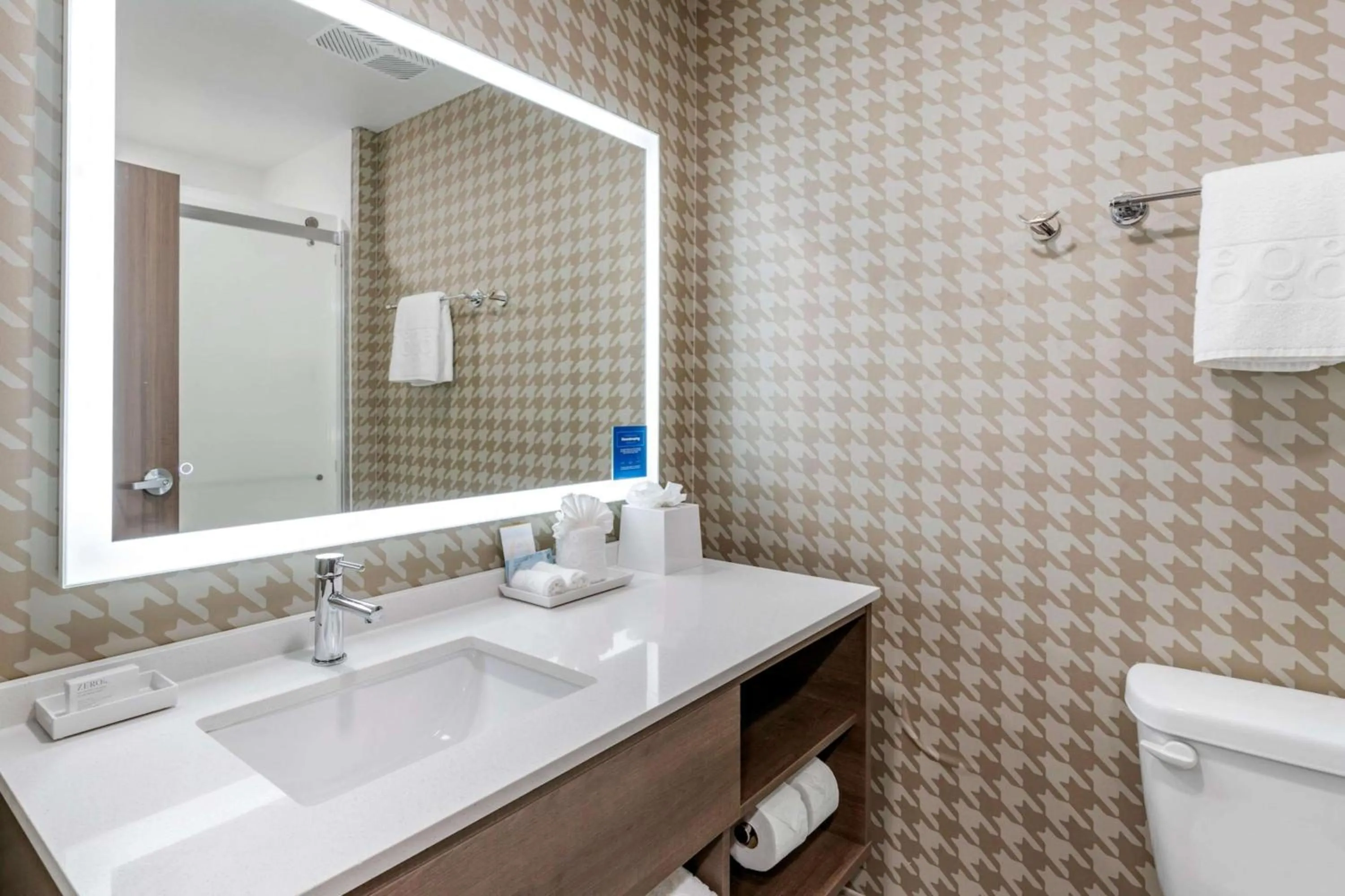 Bathroom in Home2 Suites Lexington Keeneland Airport, Ky
